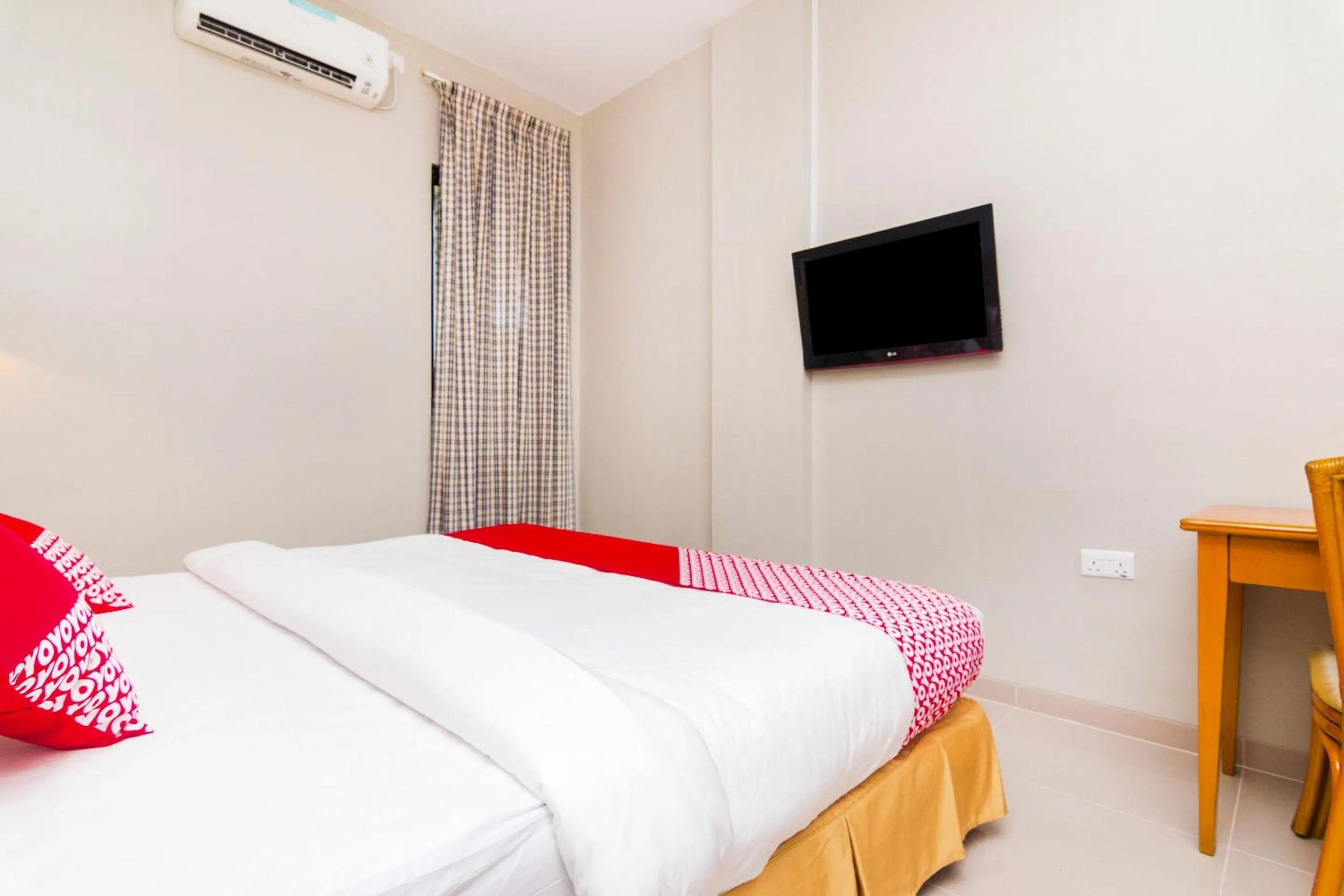 Bedroom, Bed in Capital O 1867 Kara Guest House