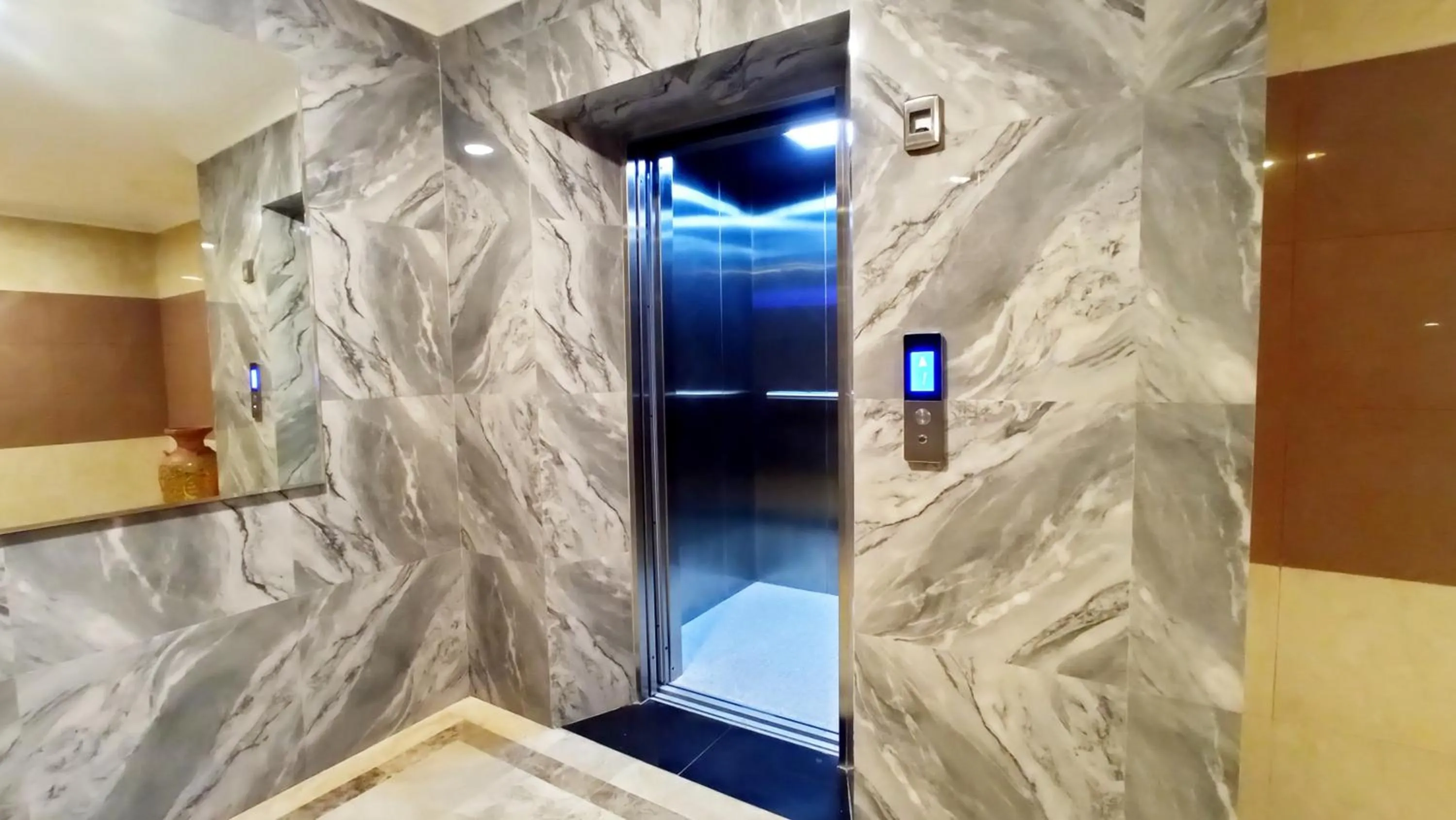 elevator in Kita Hotel