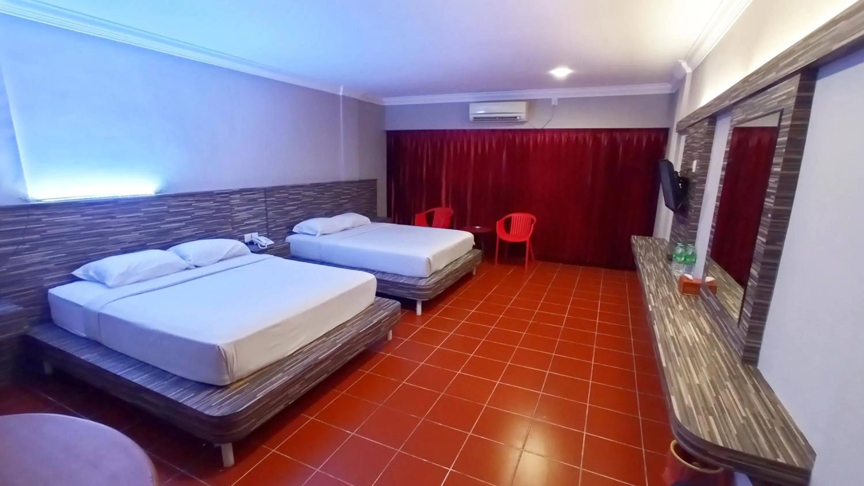 Bedroom, Bed in Kita Hotel