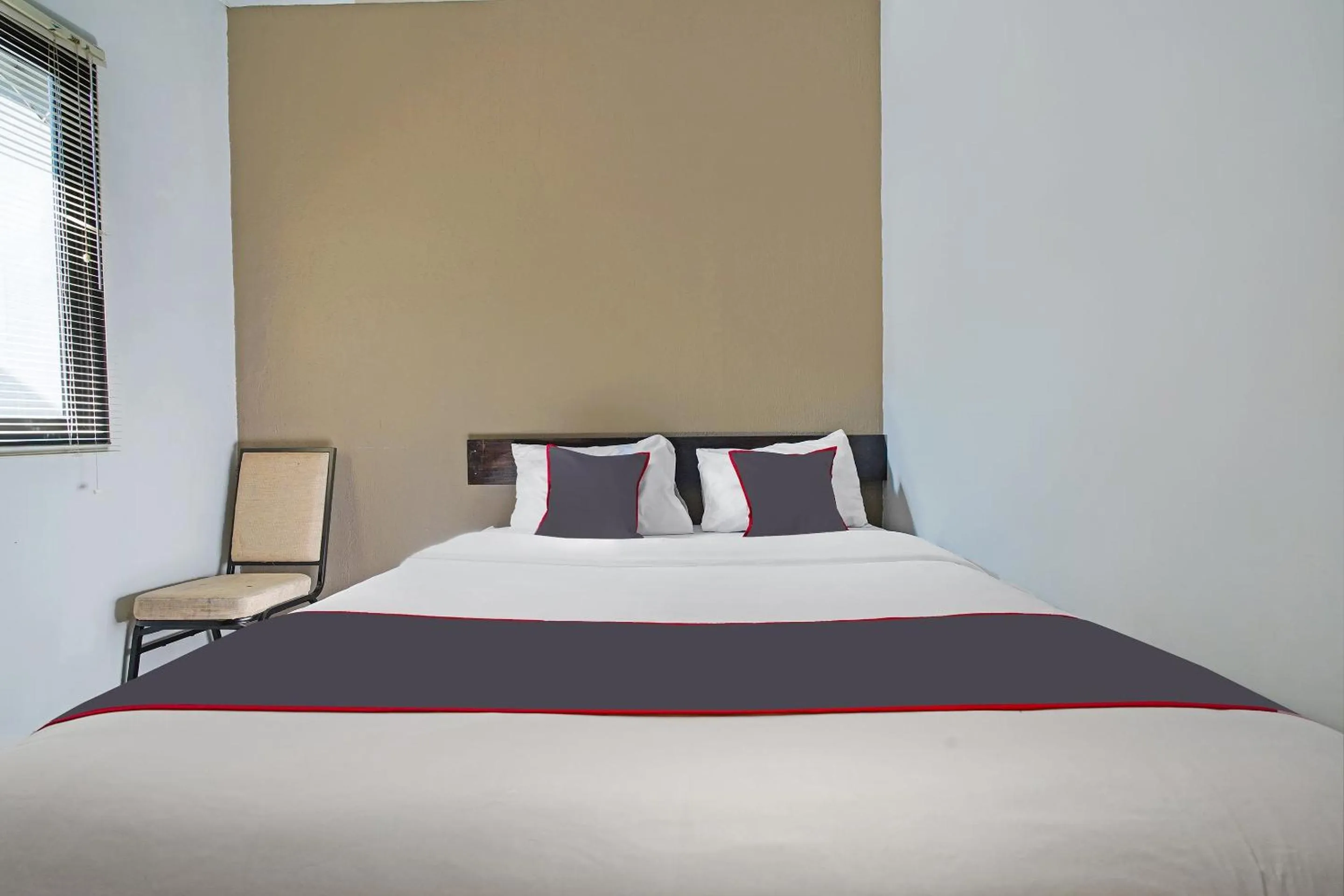 Bedroom, Bed in Capital O 1898 Louise Place