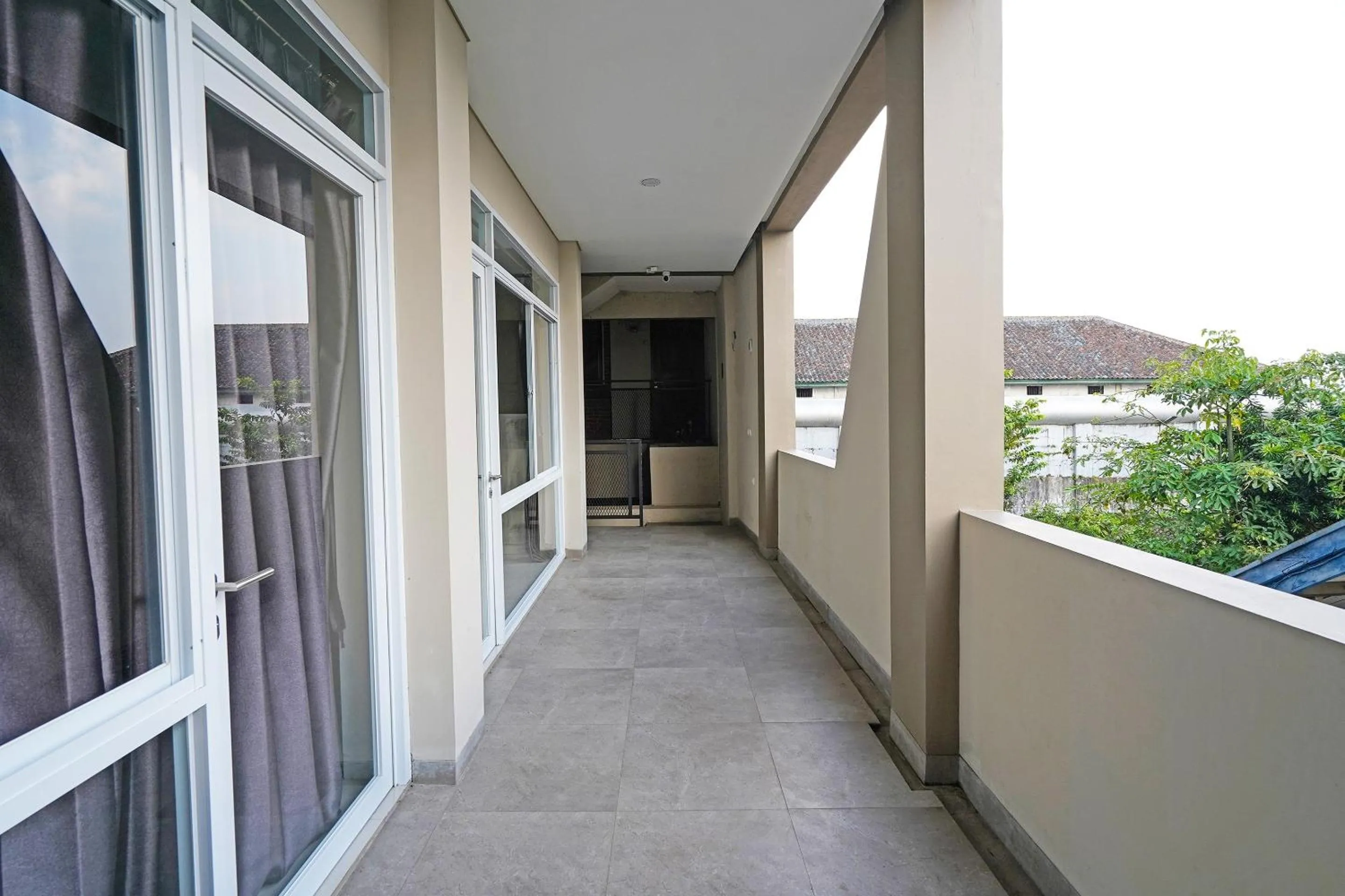 Lobby or reception in Capital O 1898 Louise Place