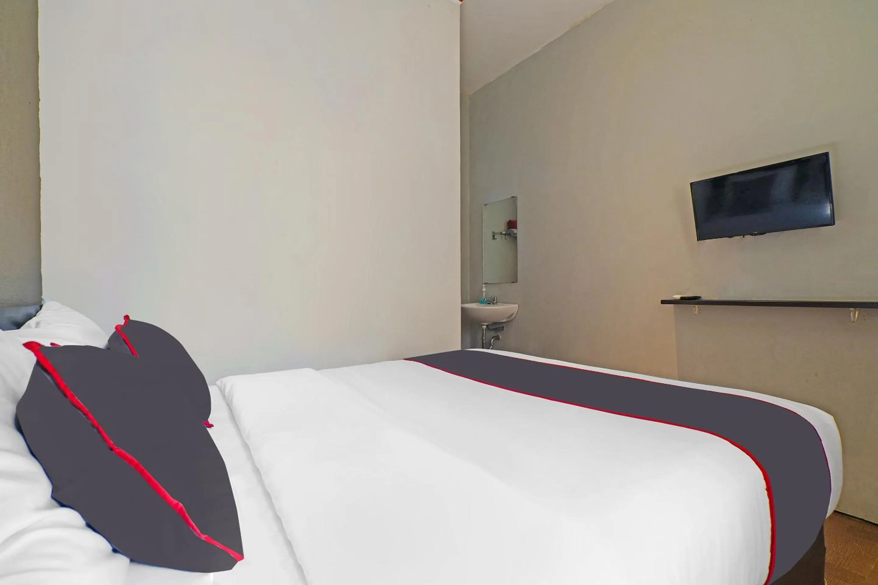 Bedroom, Bed in Capital O 1898 Louise Place