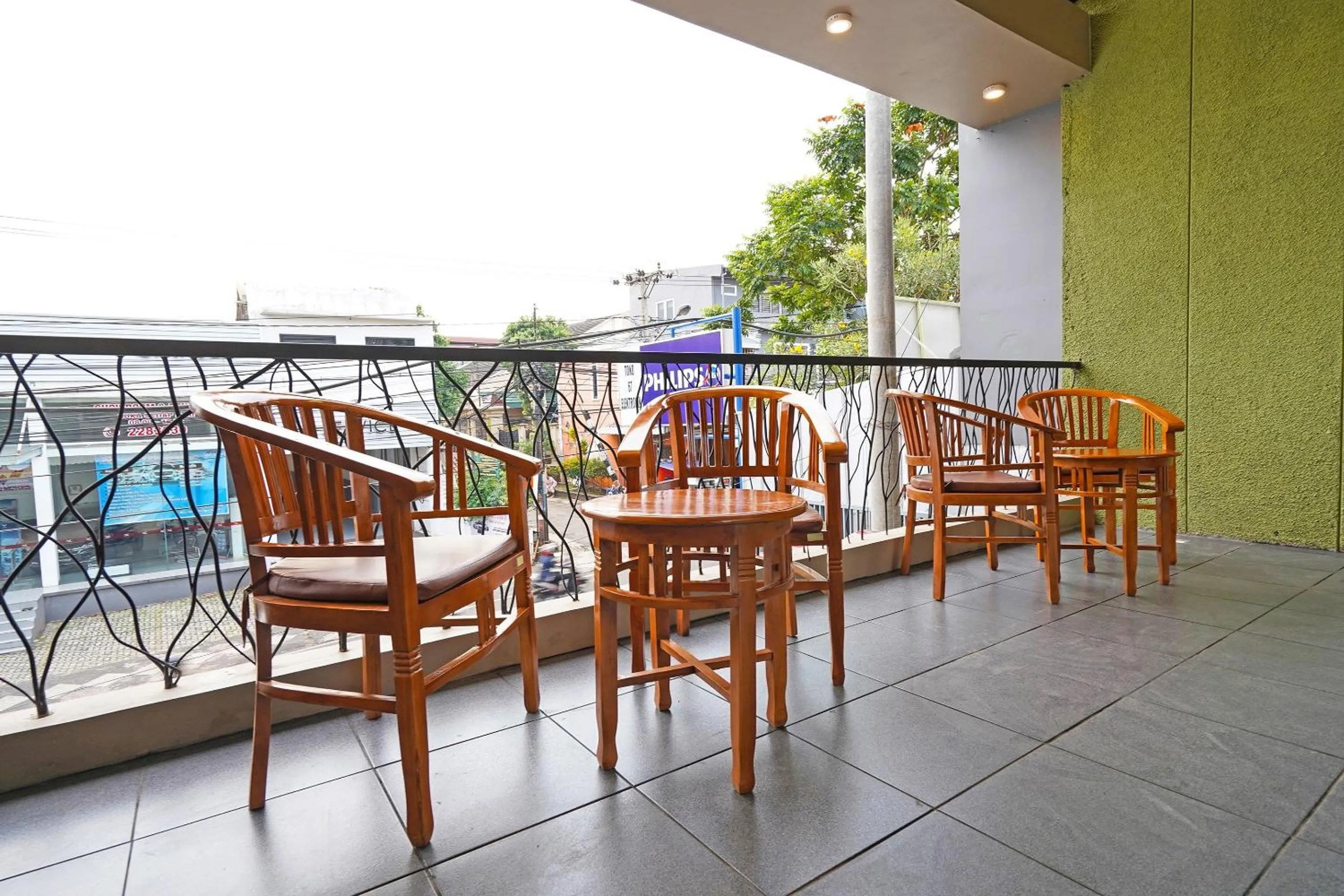 Lobby or reception in Capital O 1898 Louise Place