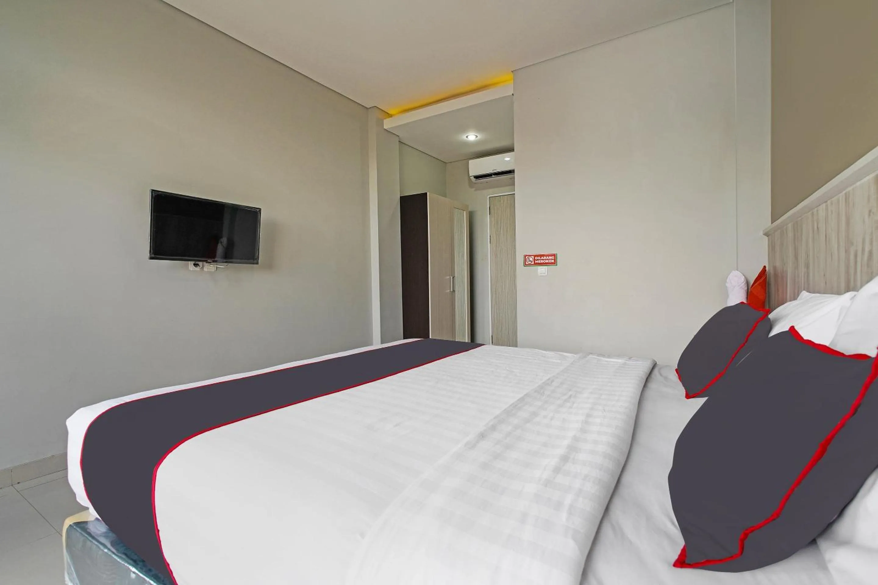 Bedroom, Bed in Capital O 1898 Louise Place