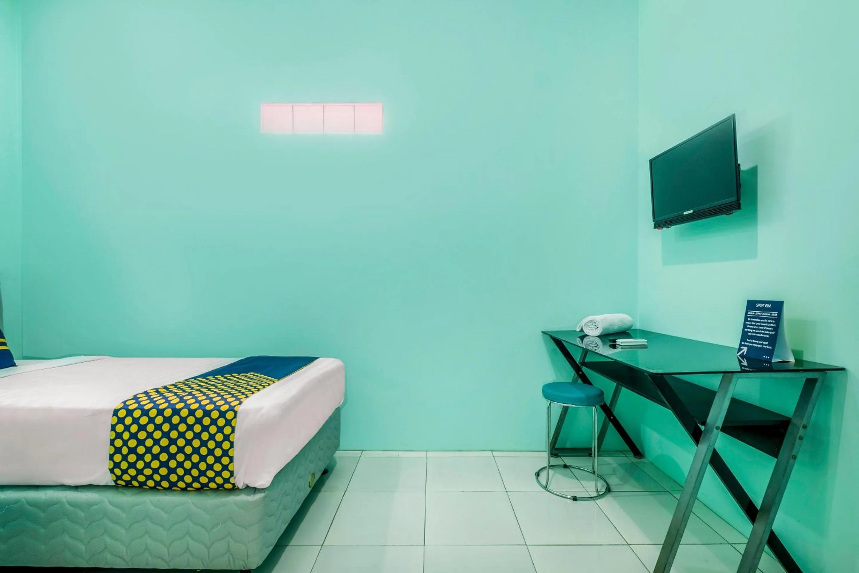 Bedroom in OYO Life 1889 Mbuahpage