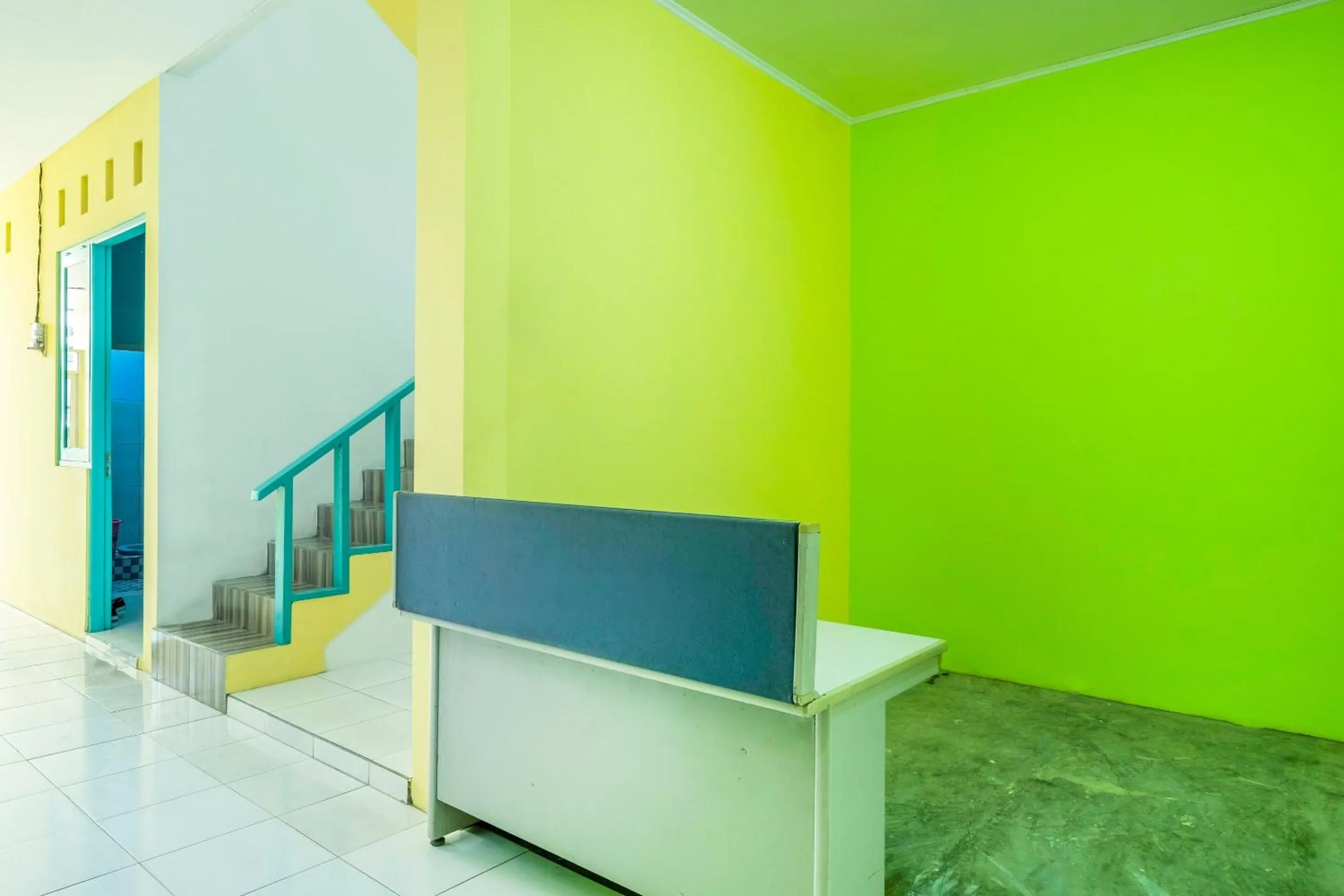 Lobby or reception in OYO Life 1889 Mbuahpage