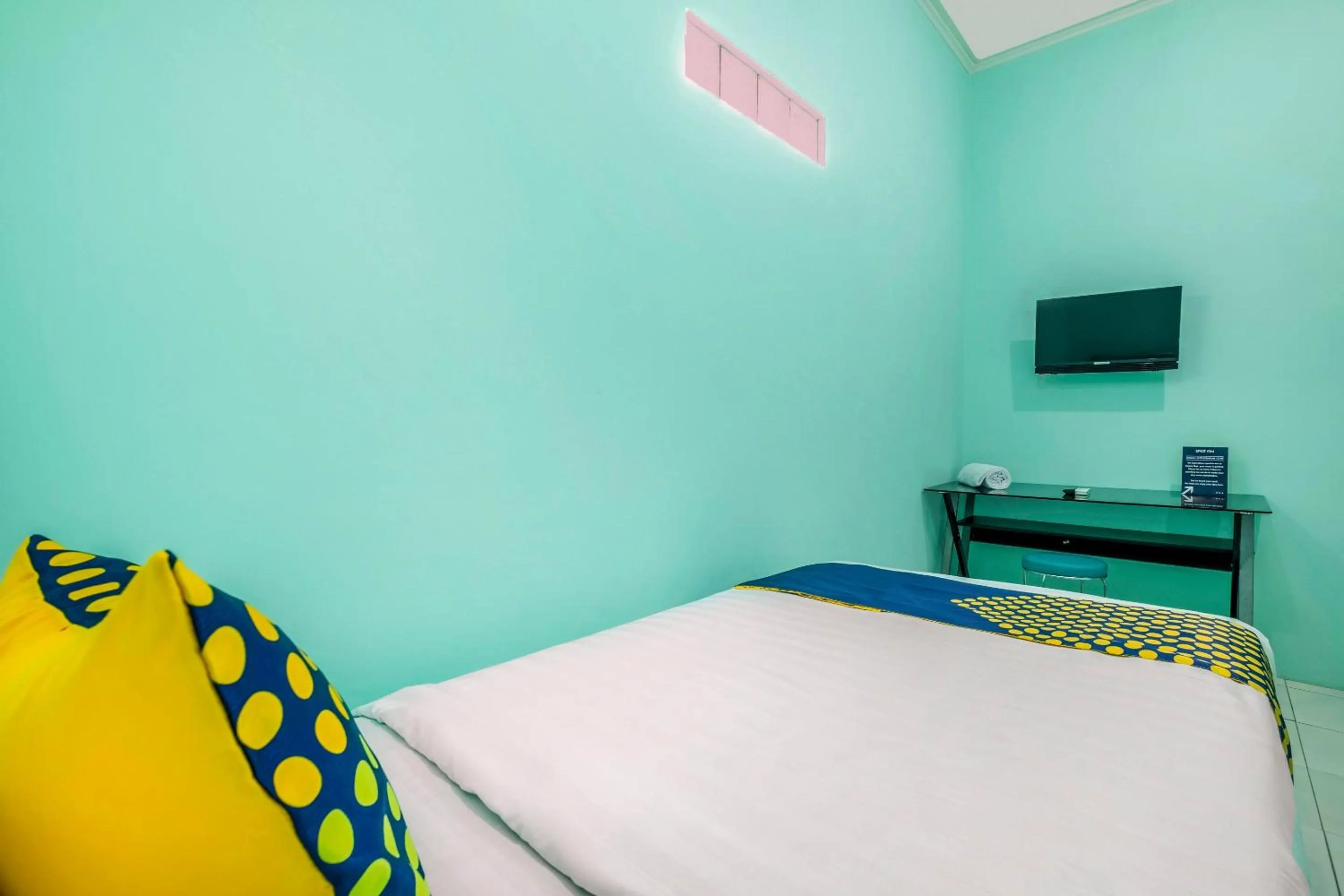 Bedroom in OYO Life 1889 Mbuahpage