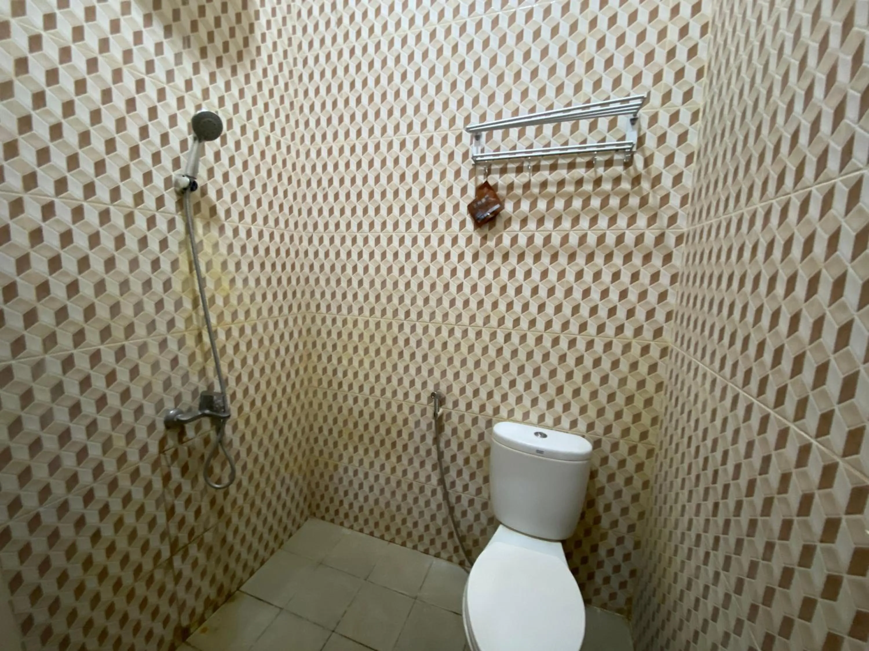 Bathroom in Griya RW Family Guest House Redpartner