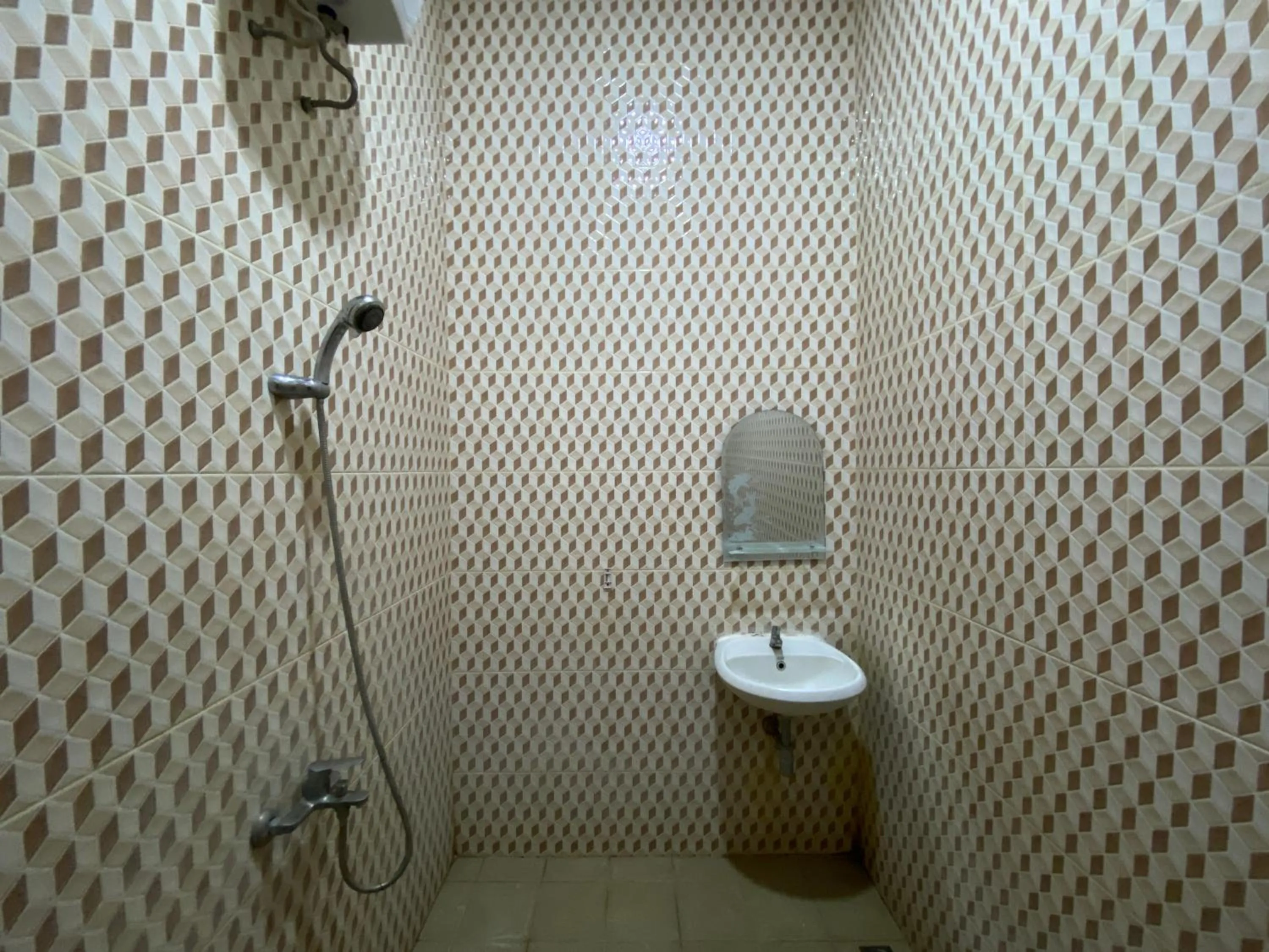 Bathroom in Griya RW Family Guest House Redpartner