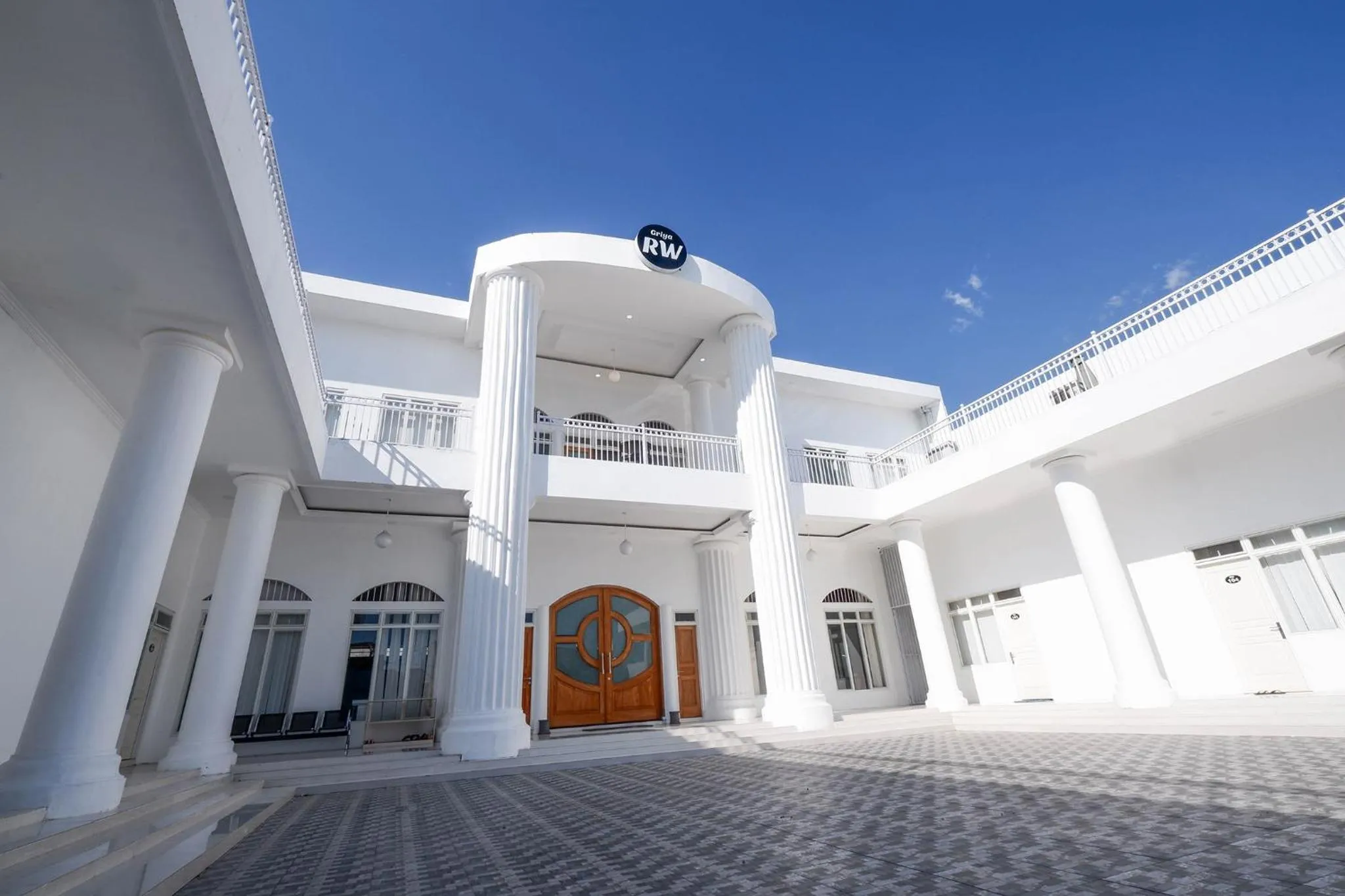 Facade/entrance in Griya RW Family Guest House Redpartner