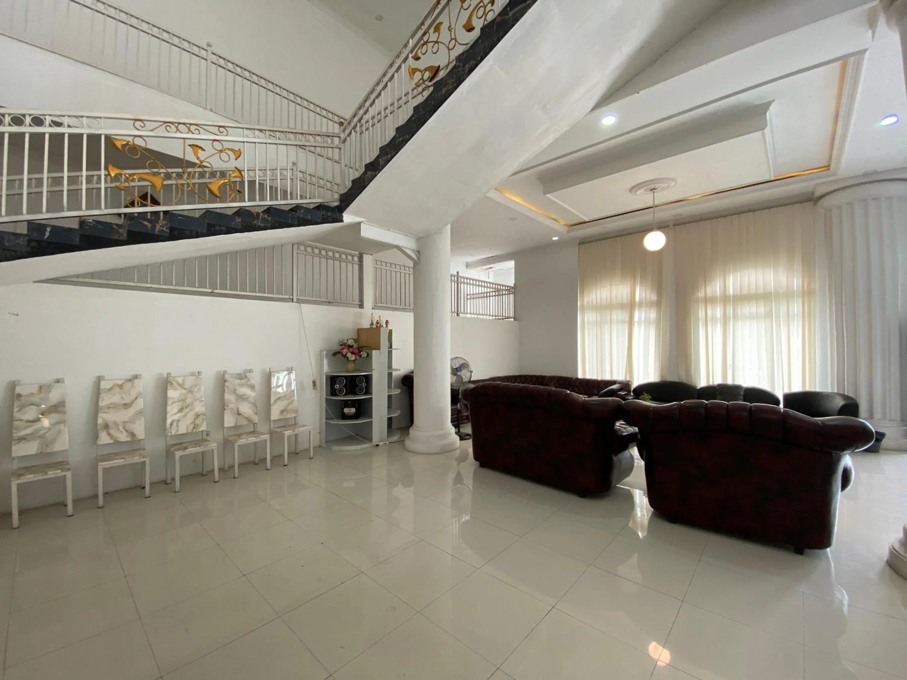Lobby or reception in Griya RW Family Guest House Redpartner