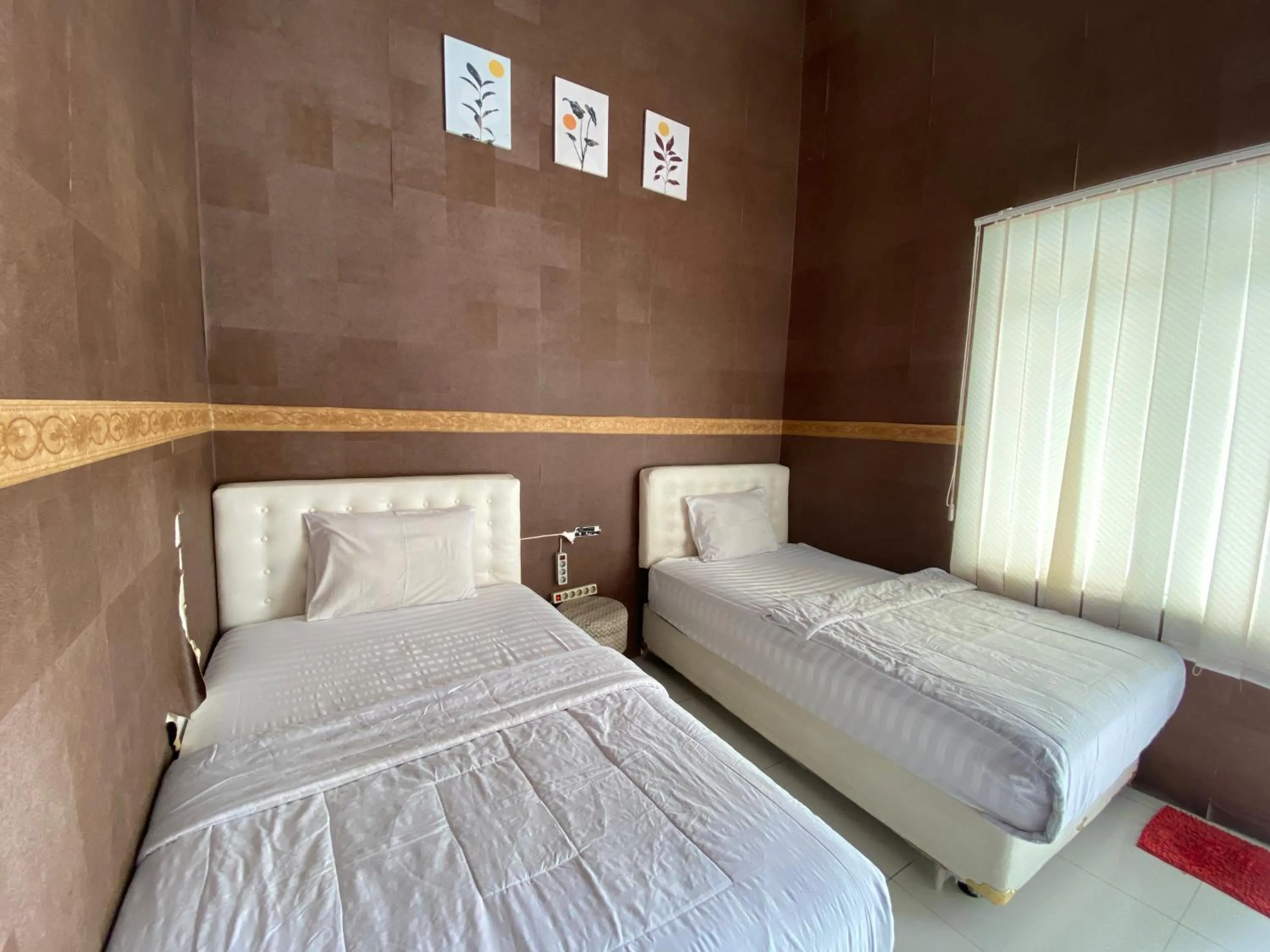 Bedroom, Bed in Griya RW Family Guest House Redpartner
