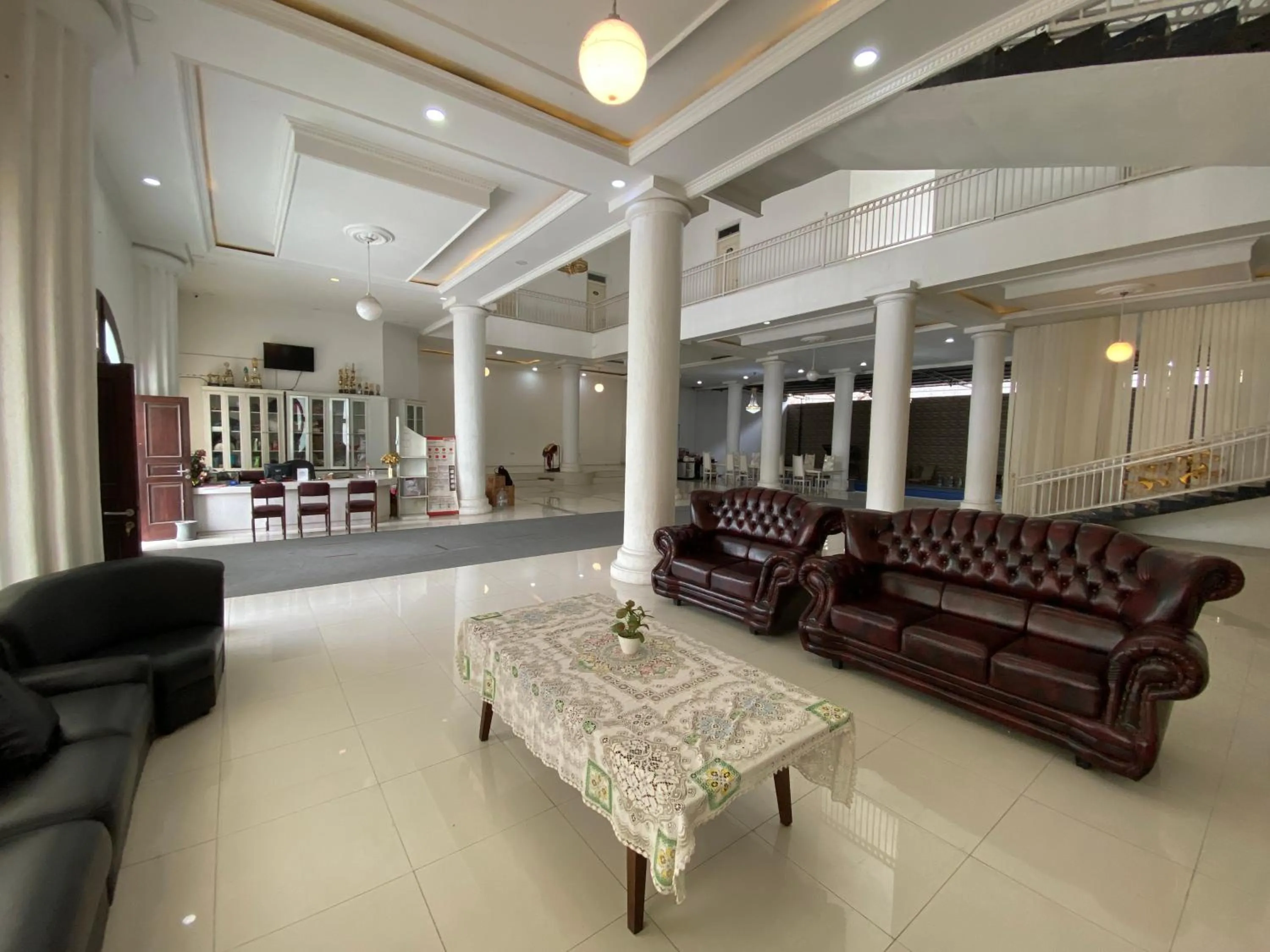 Lobby or reception in Griya RW Family Guest House Redpartner
