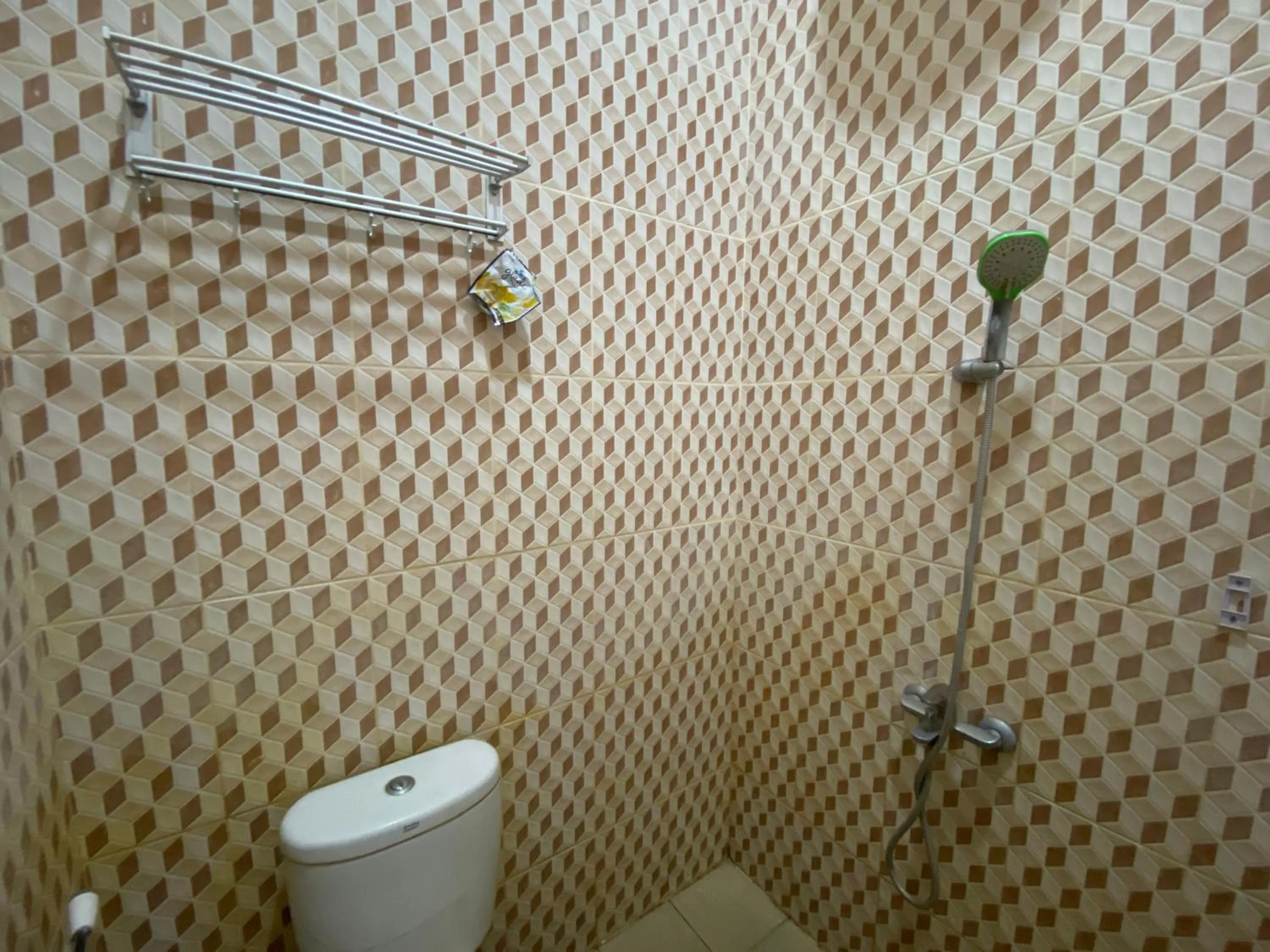 Bathroom in Griya RW Family Guest House Redpartner