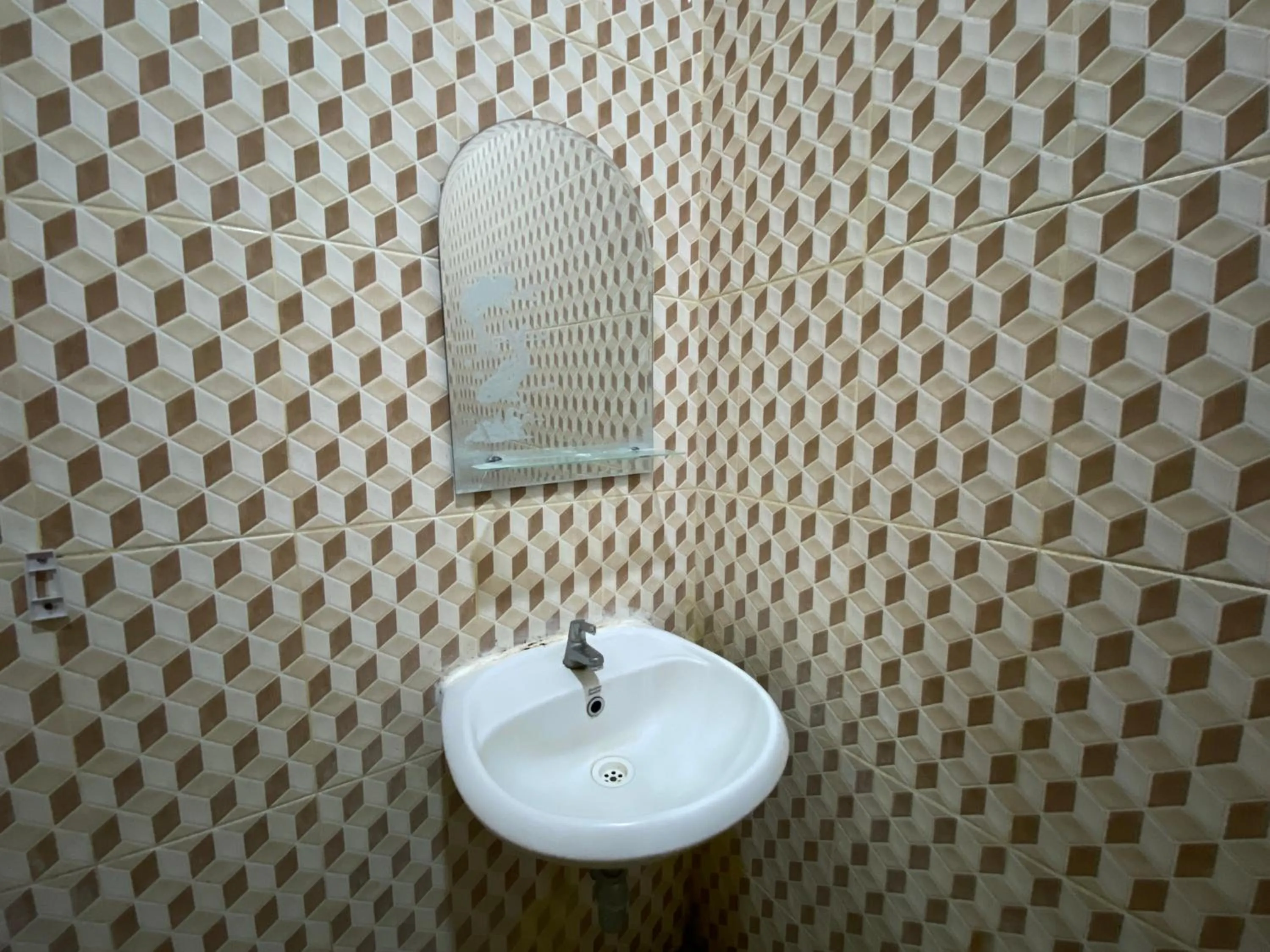 Bathroom in Griya RW Family Guest House Redpartner