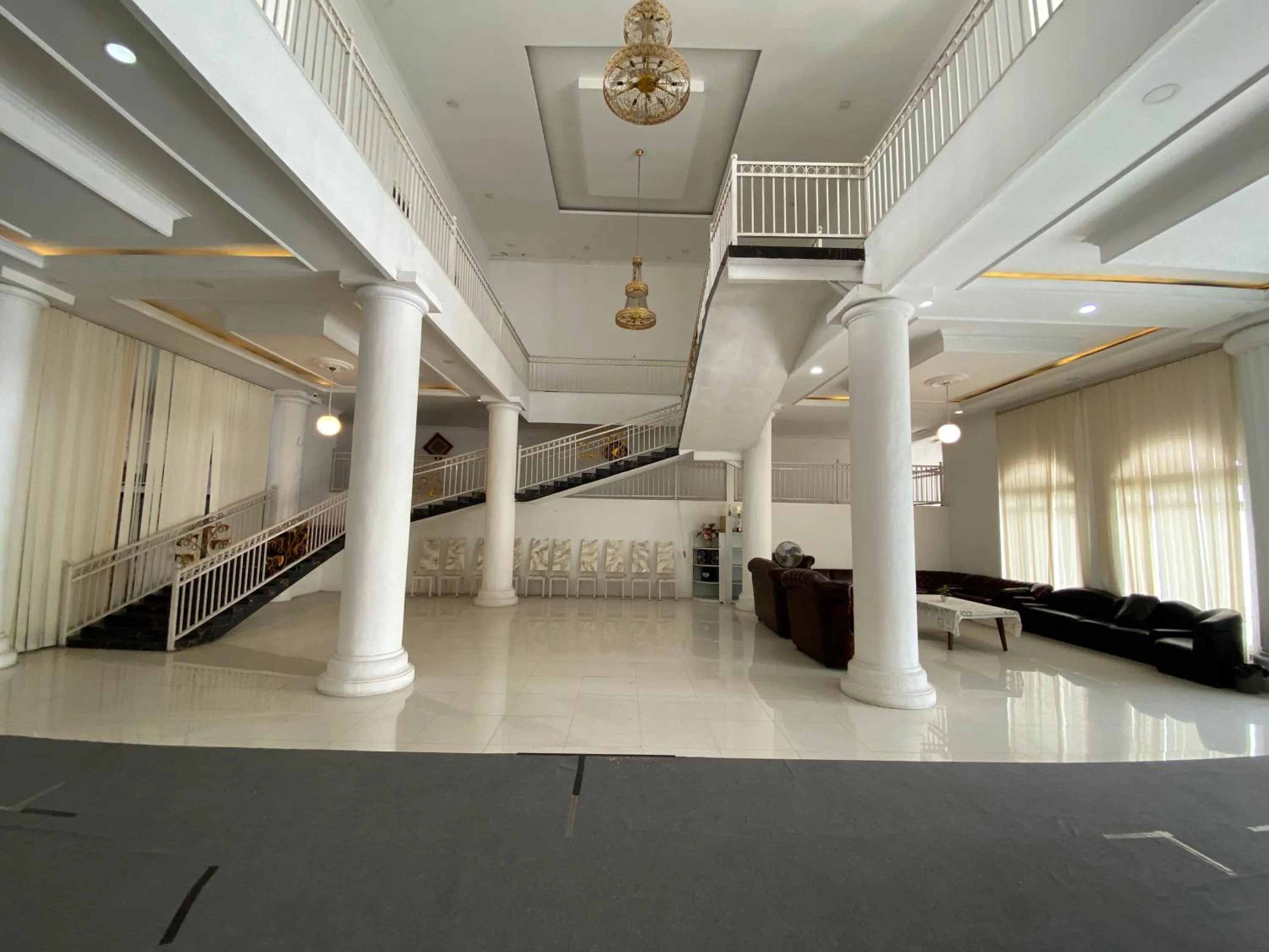 Lobby or reception in Griya RW Family Guest House Redpartner