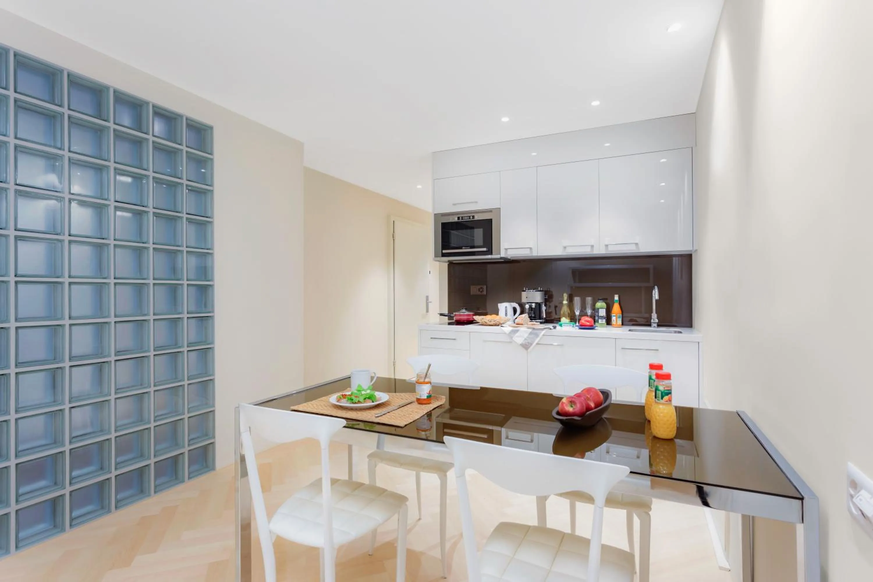 Kitchen or kitchenette in VISIONAPARTMENTS Bellariastrasse - contactless check-in