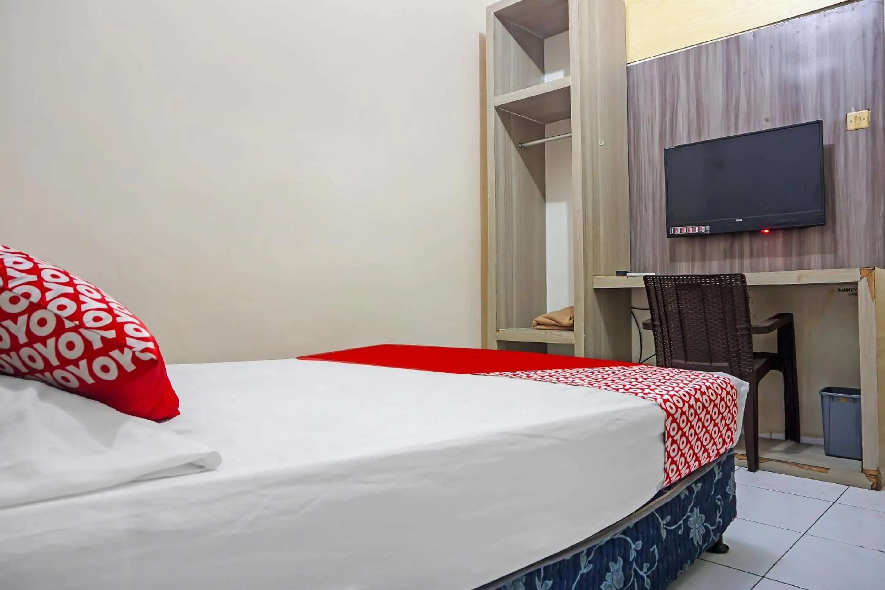 Bedroom, Bed in Hotel O Diamond Inn Makassar