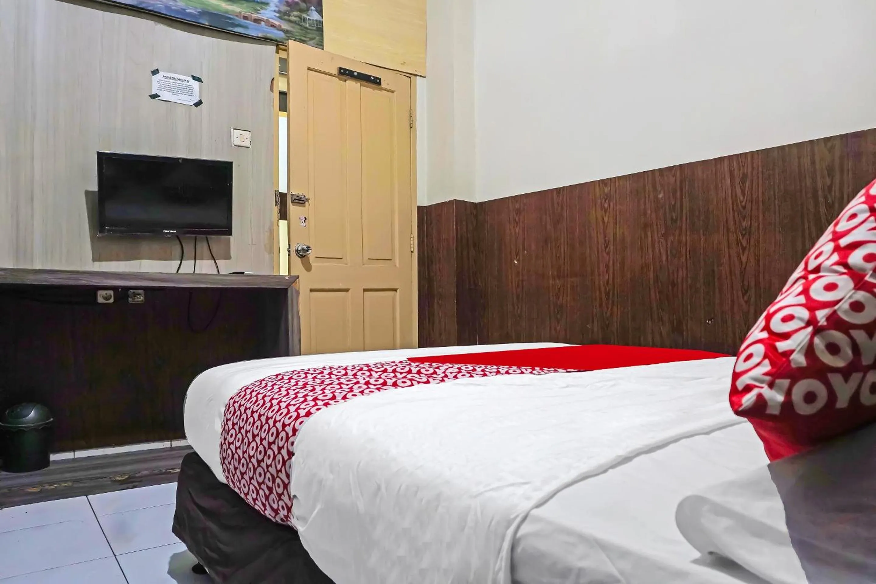 Bedroom, Bed in Hotel O Diamond Inn Makassar