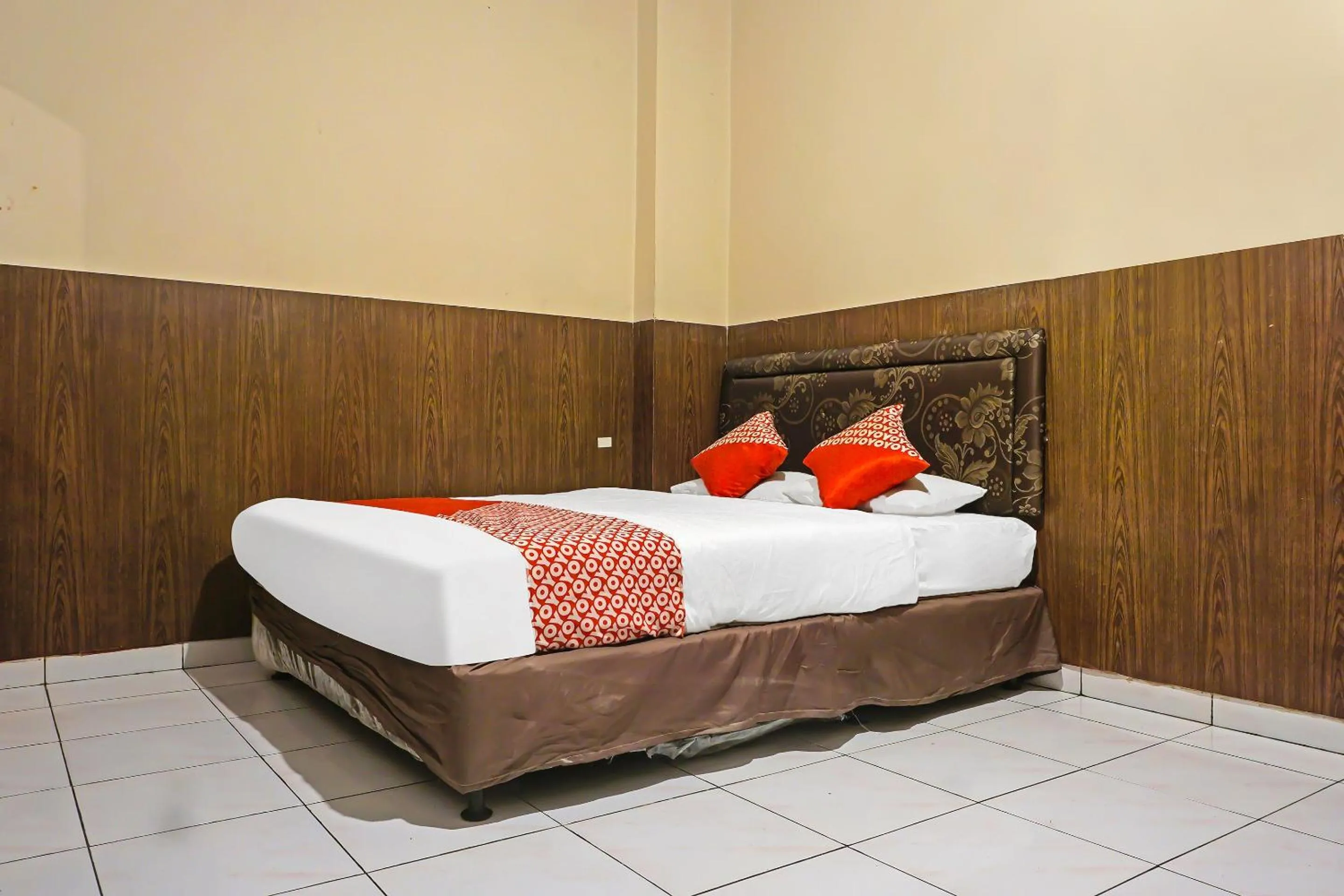Bedroom, Bed in Hotel O Diamond Inn Makassar