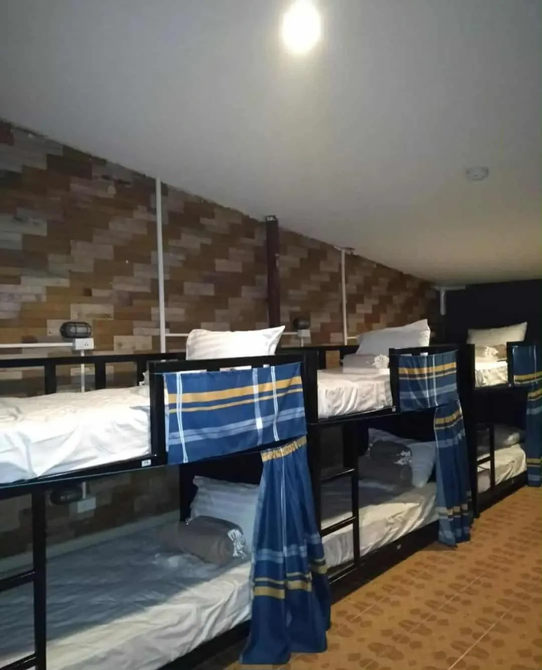 Photo of the whole room, Bed in BedCabin