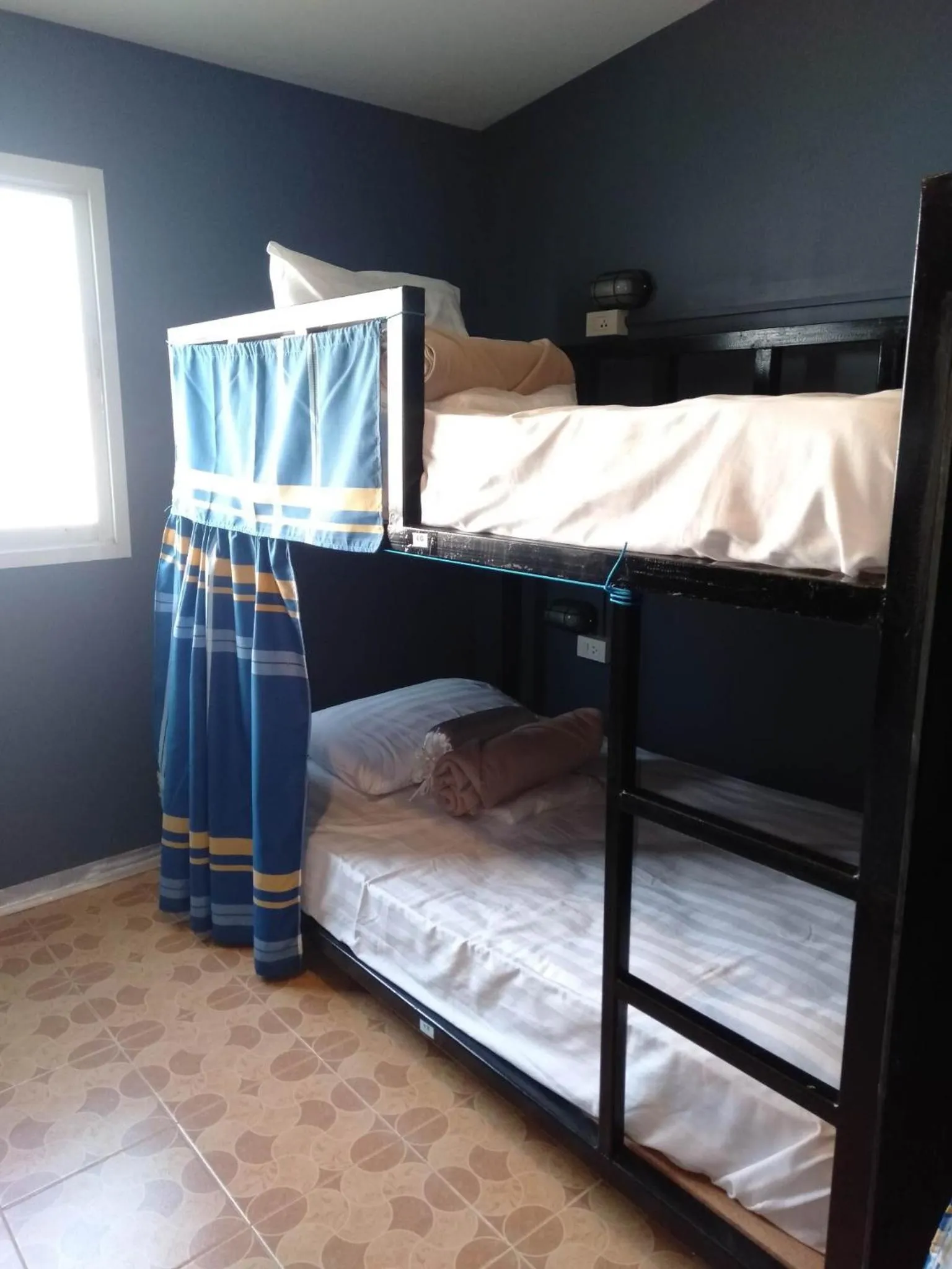 Photo of the whole room, Bed in BedCabin