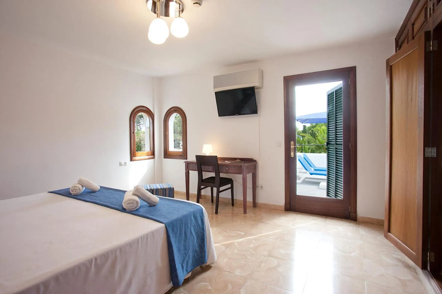 Bed in Apartamentos Cala Murada Tennis