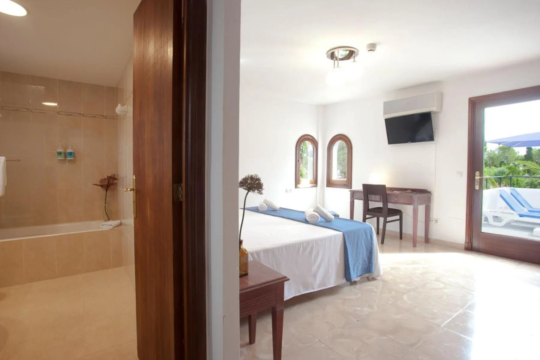 Bed in Apartamentos Cala Murada Tennis