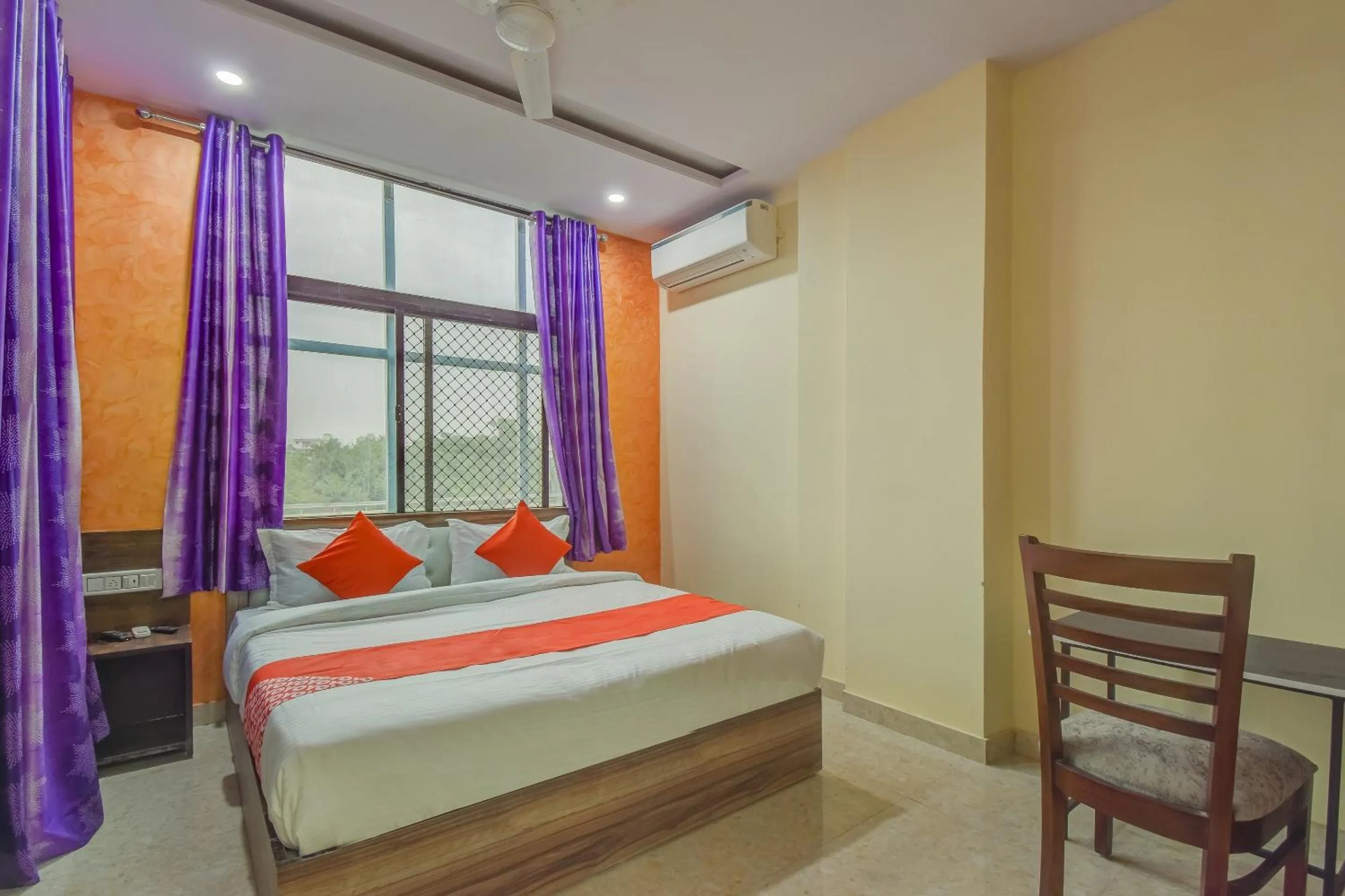 Bedroom, Bed in Hotel O Royal Blue