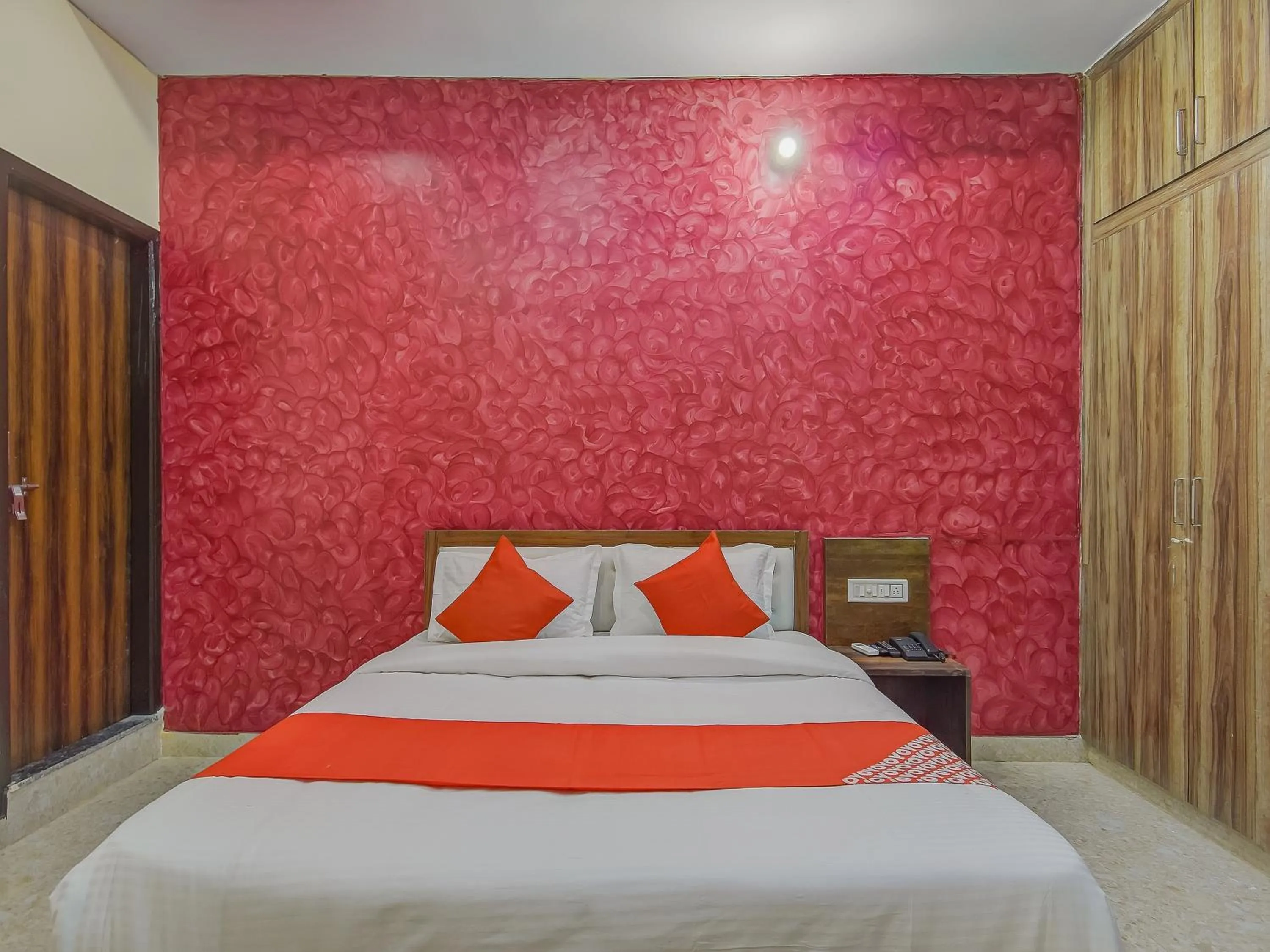 Bedroom, Bed in Hotel O Royal Blue