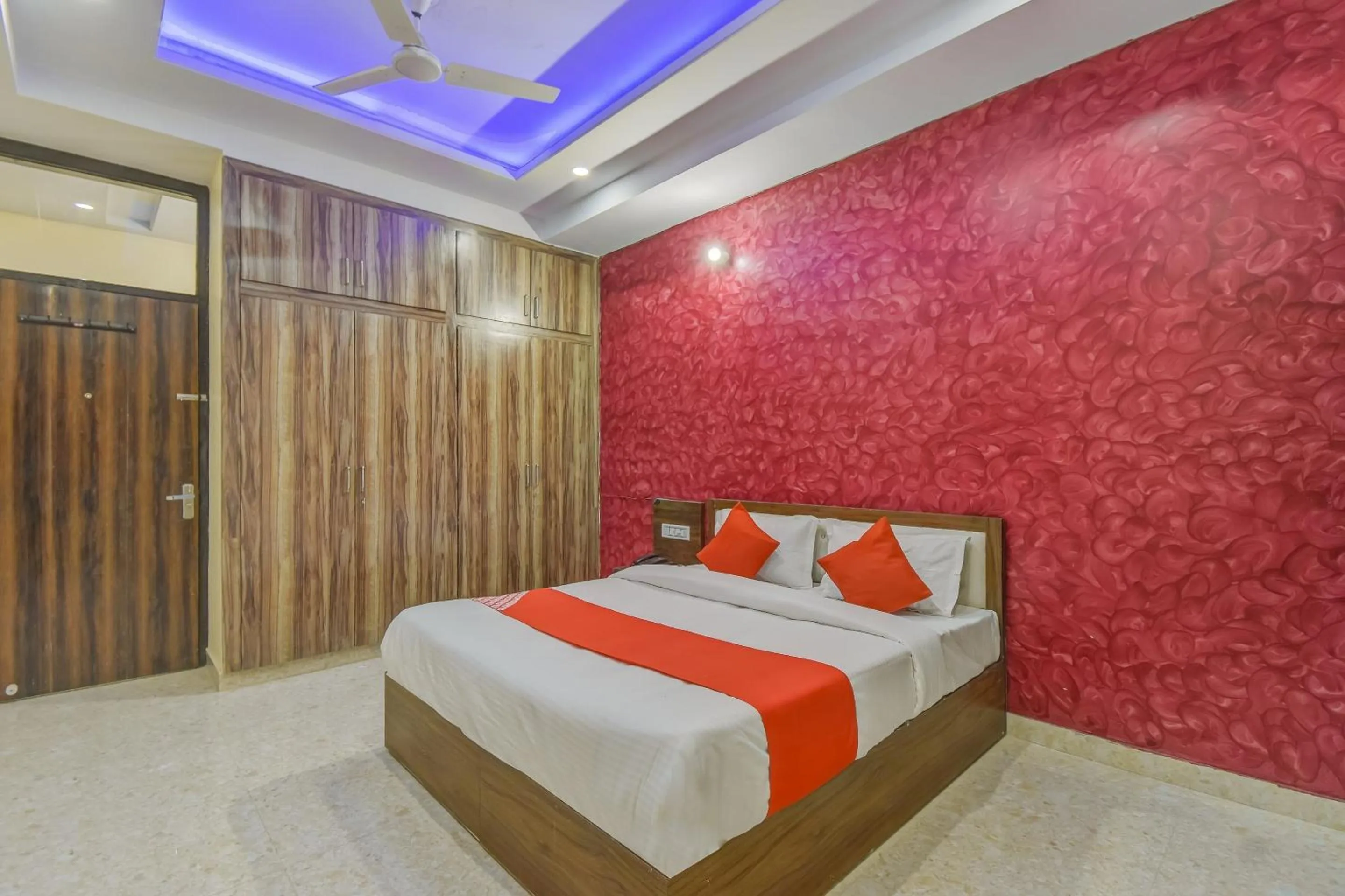 Bedroom, Bed in Hotel O Royal Blue