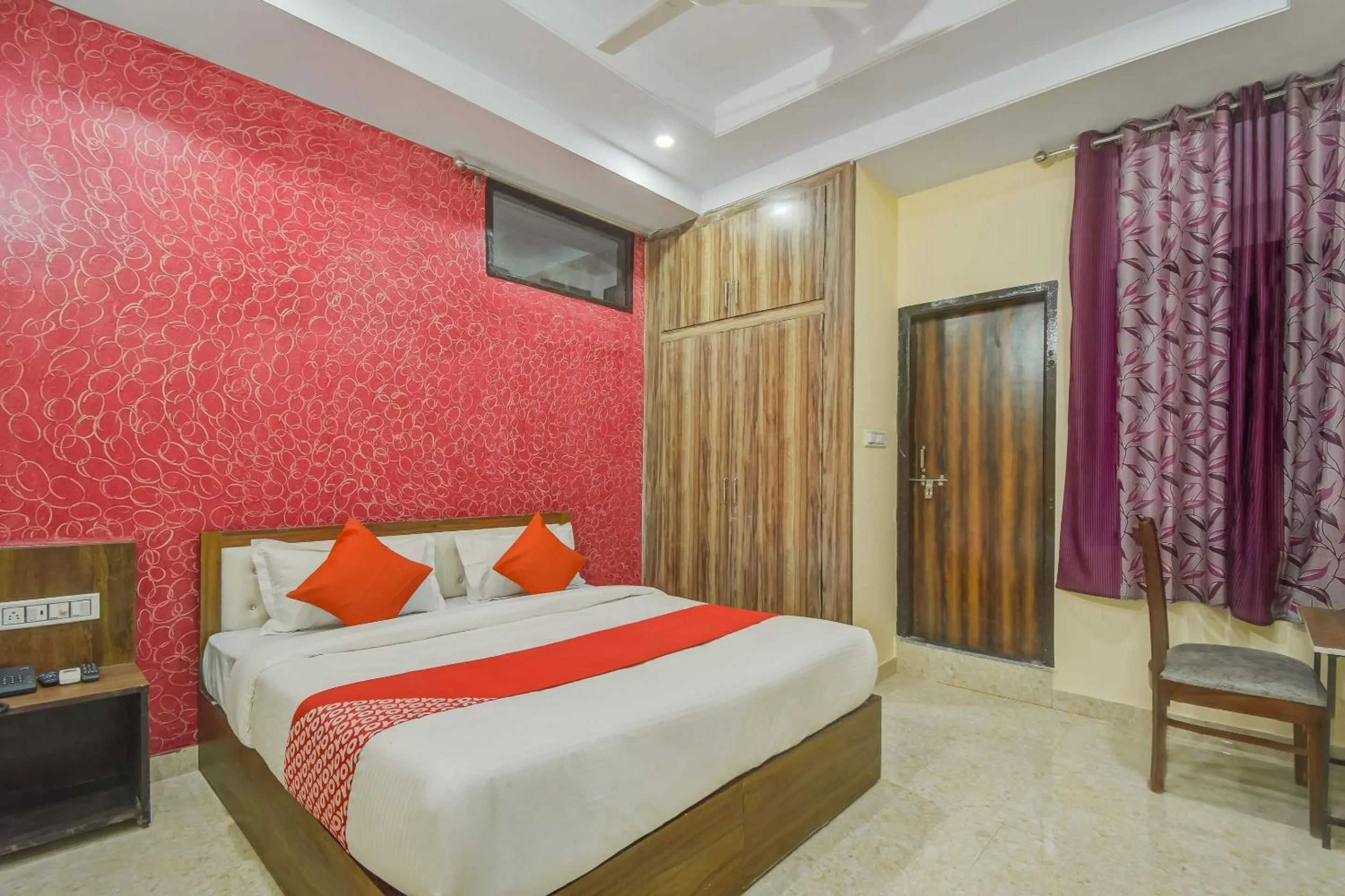 Bedroom, Bed in Hotel O Royal Blue