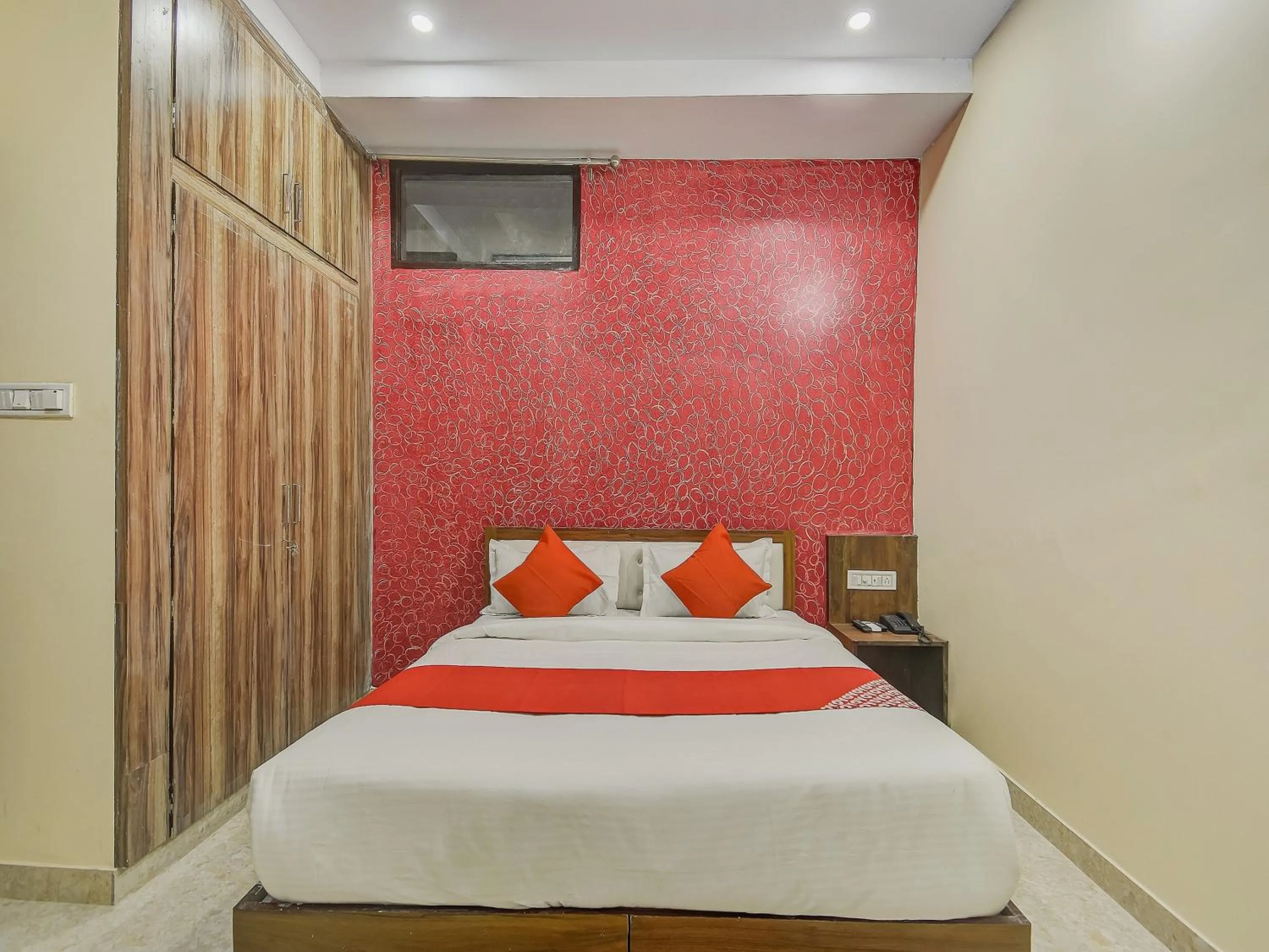 Bedroom, Bed in Hotel O Royal Blue