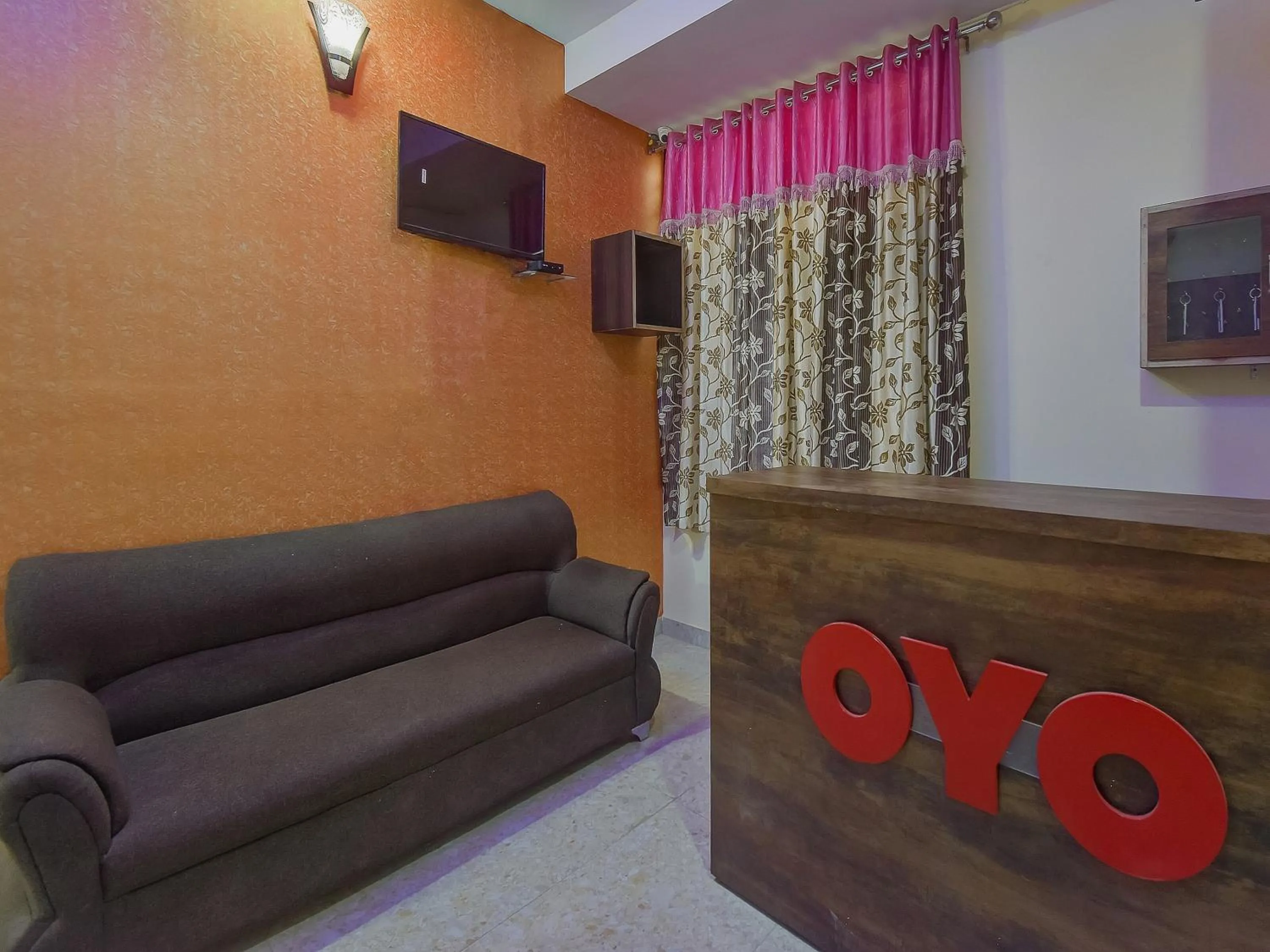 Lobby or reception in Hotel O Royal Blue