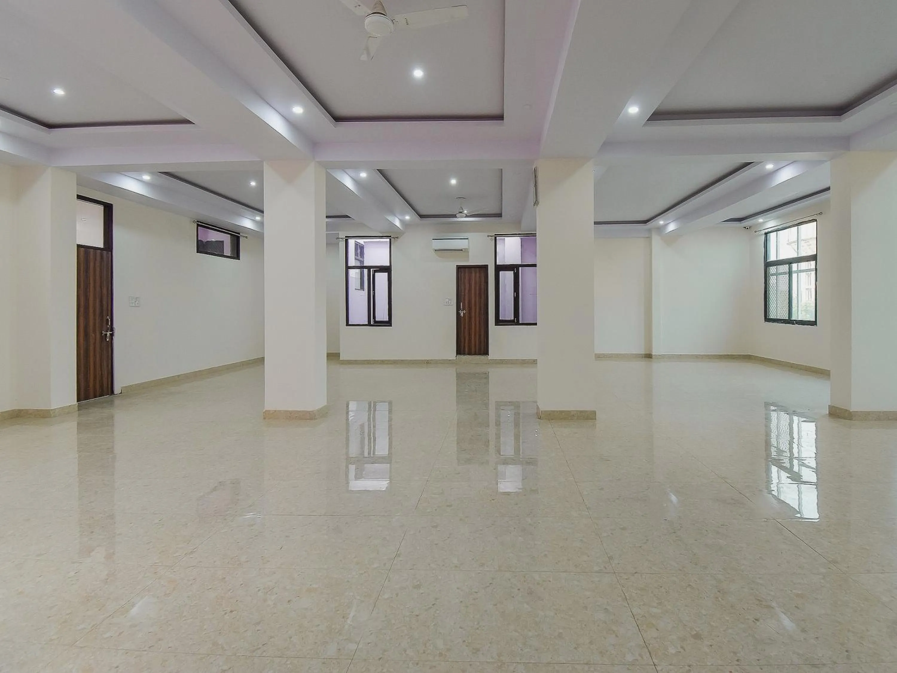 Lobby or reception in Hotel O Royal Blue