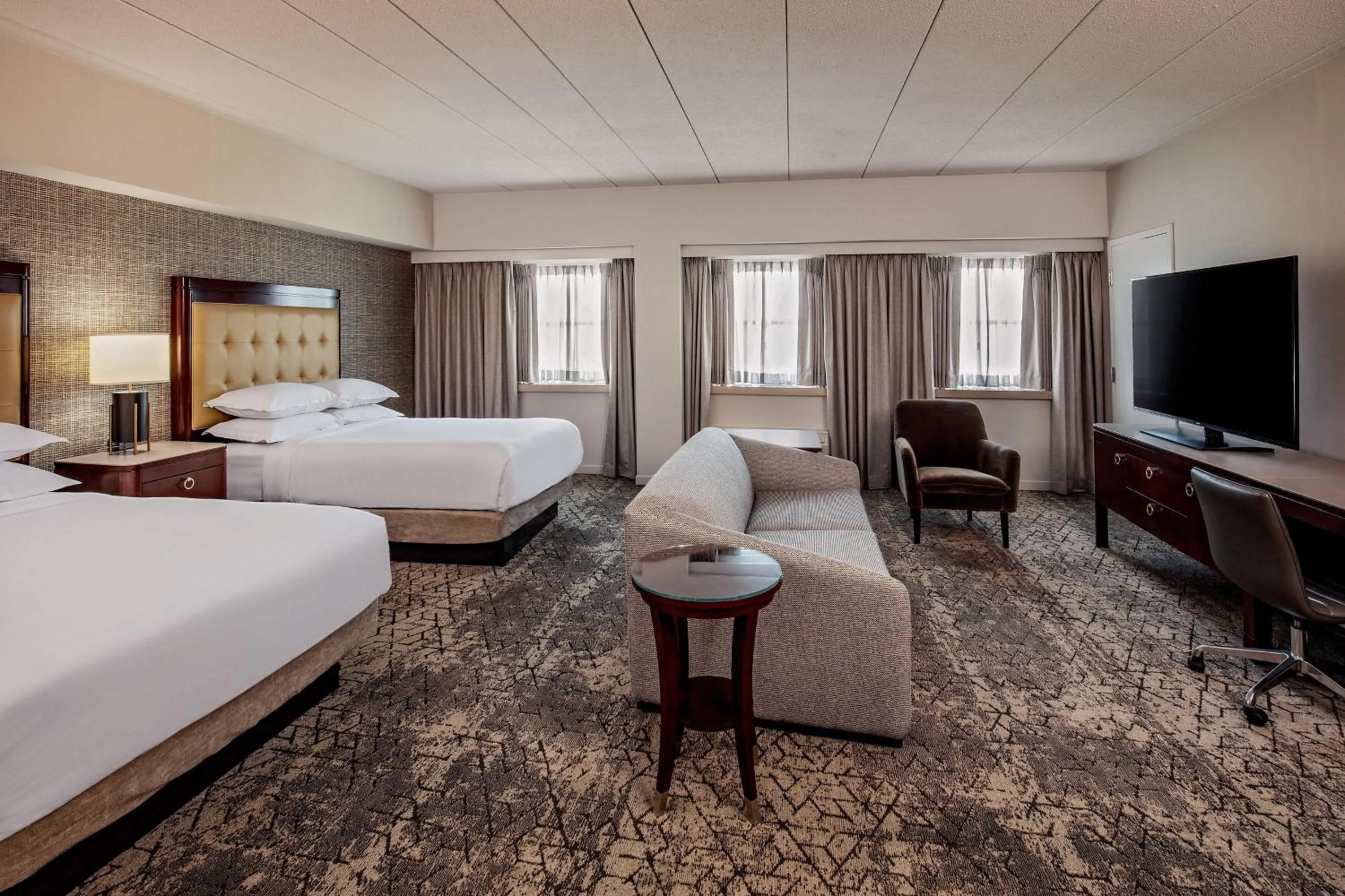 Bedroom, Bed in Sheraton Boston Needham Hotel