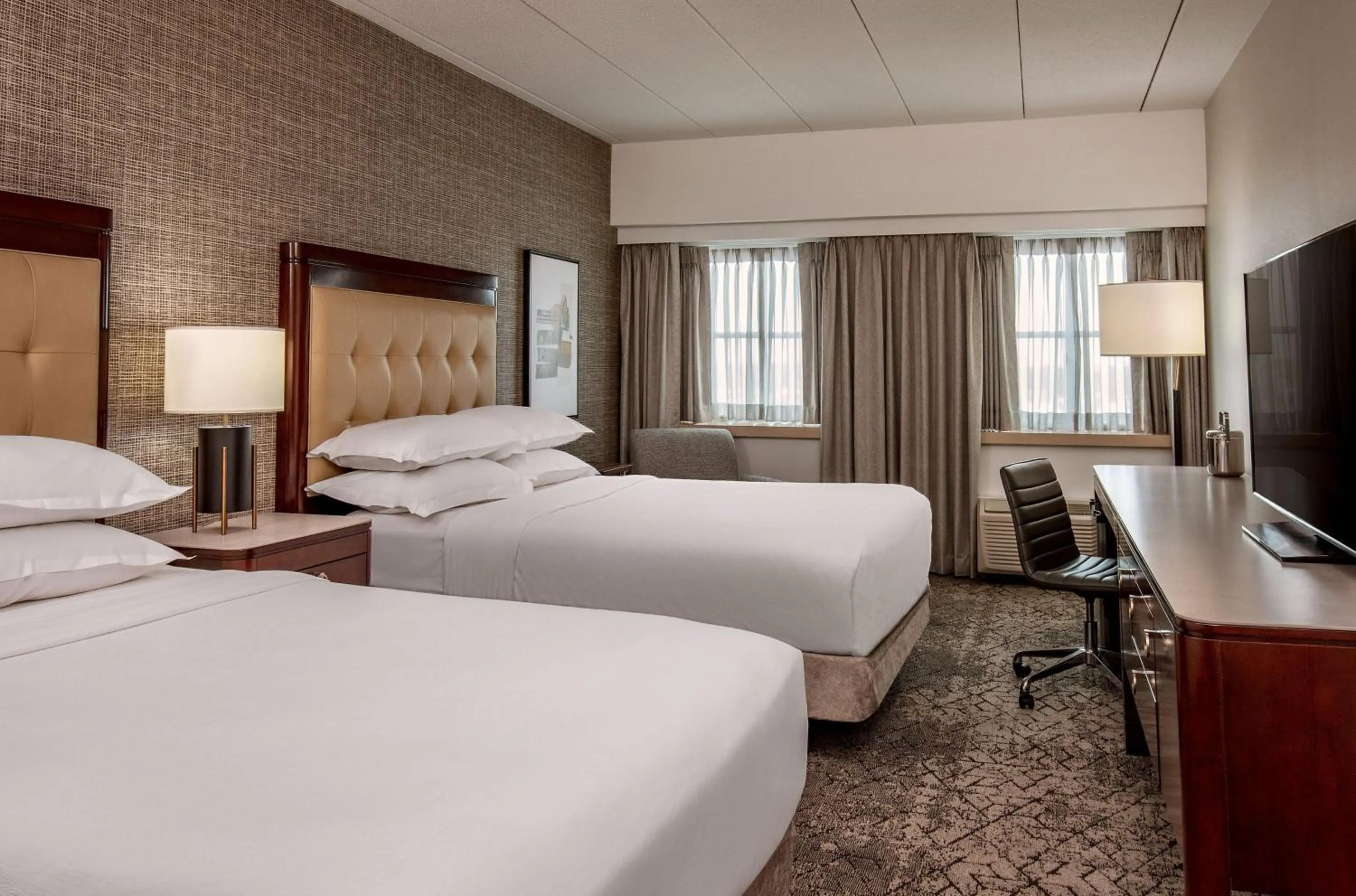 Bed in Sheraton Boston Needham Hotel