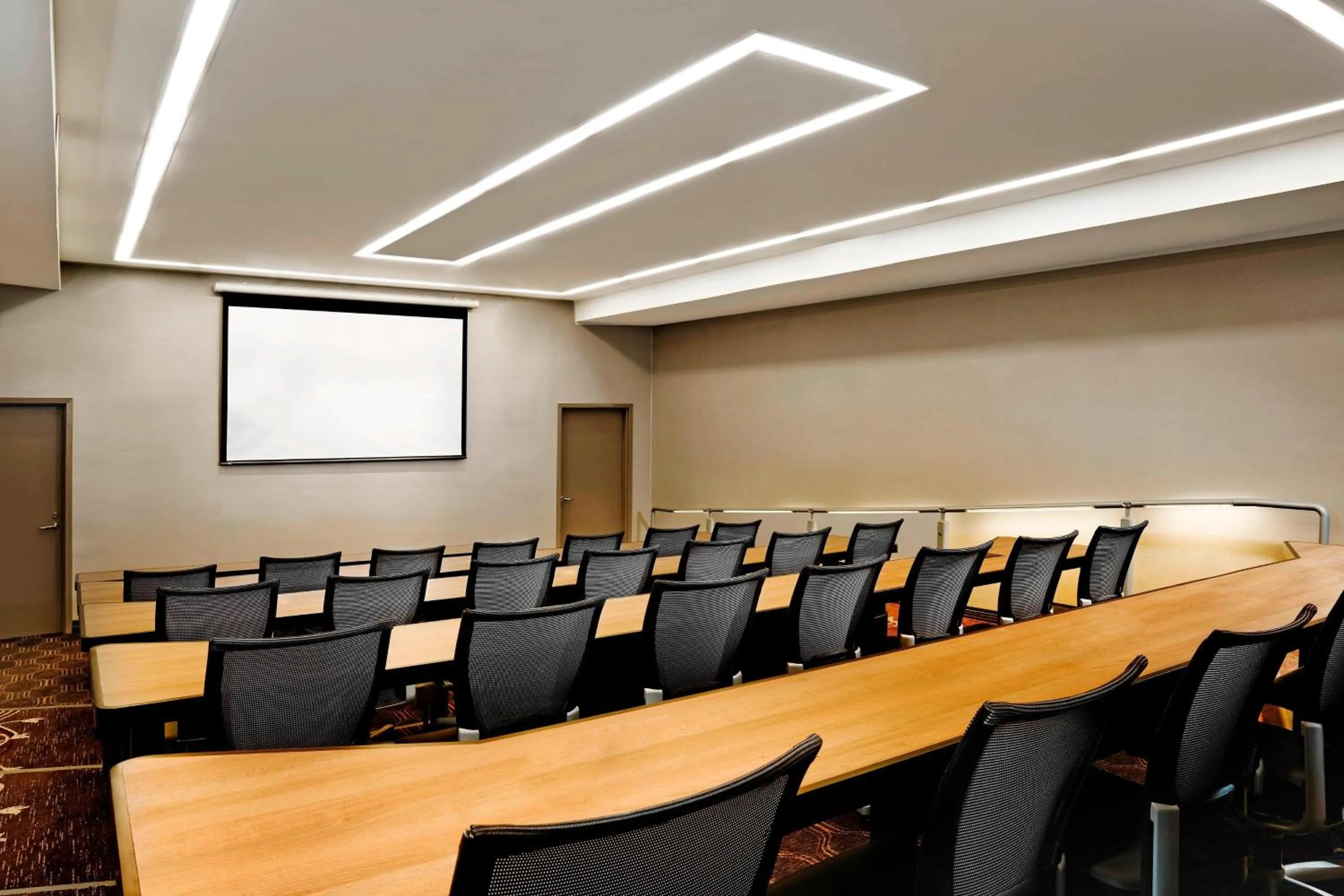 Meeting/conference room in Sheraton Boston Needham Hotel