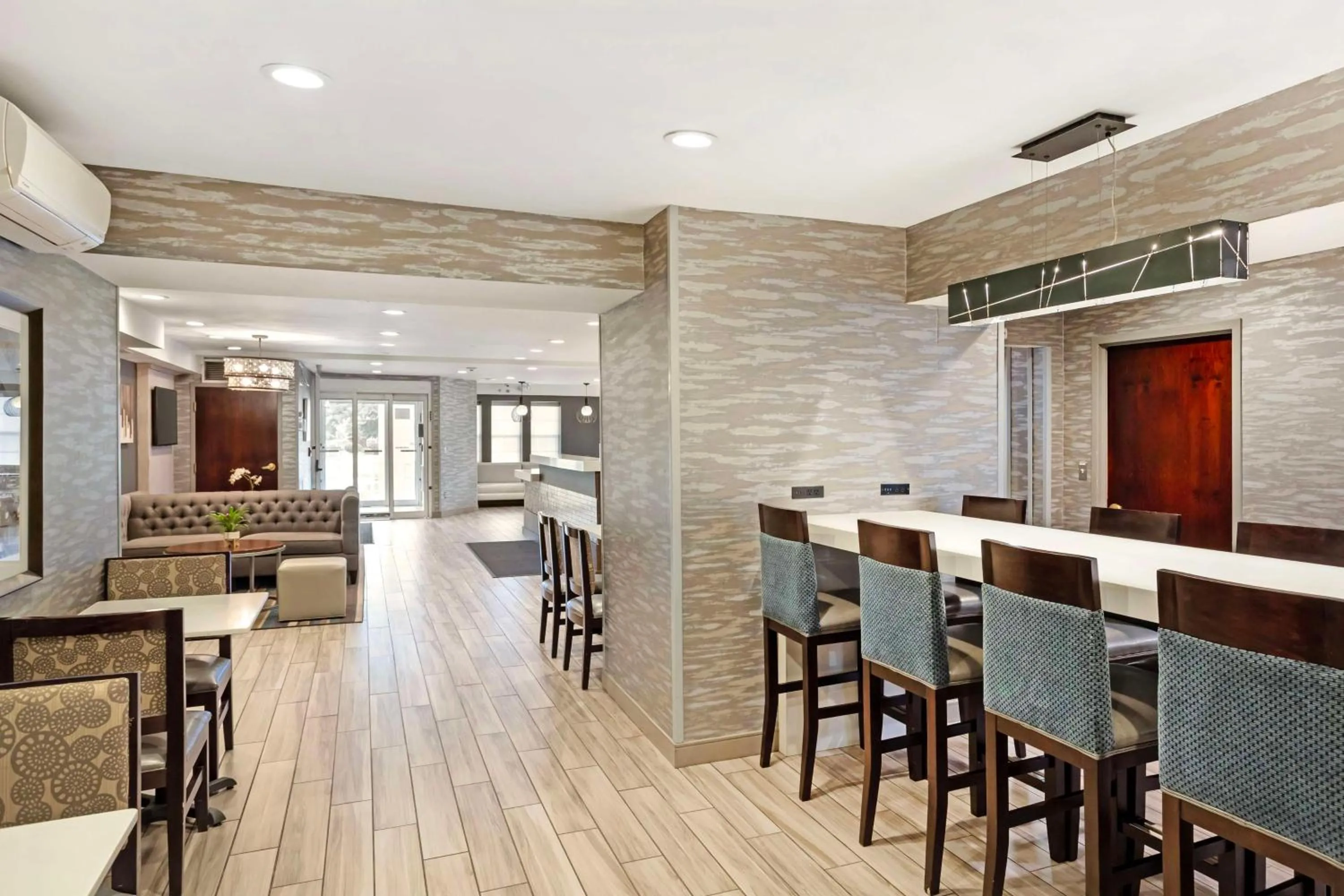 Breakfast in Best Western Plus Fairfield Hotel