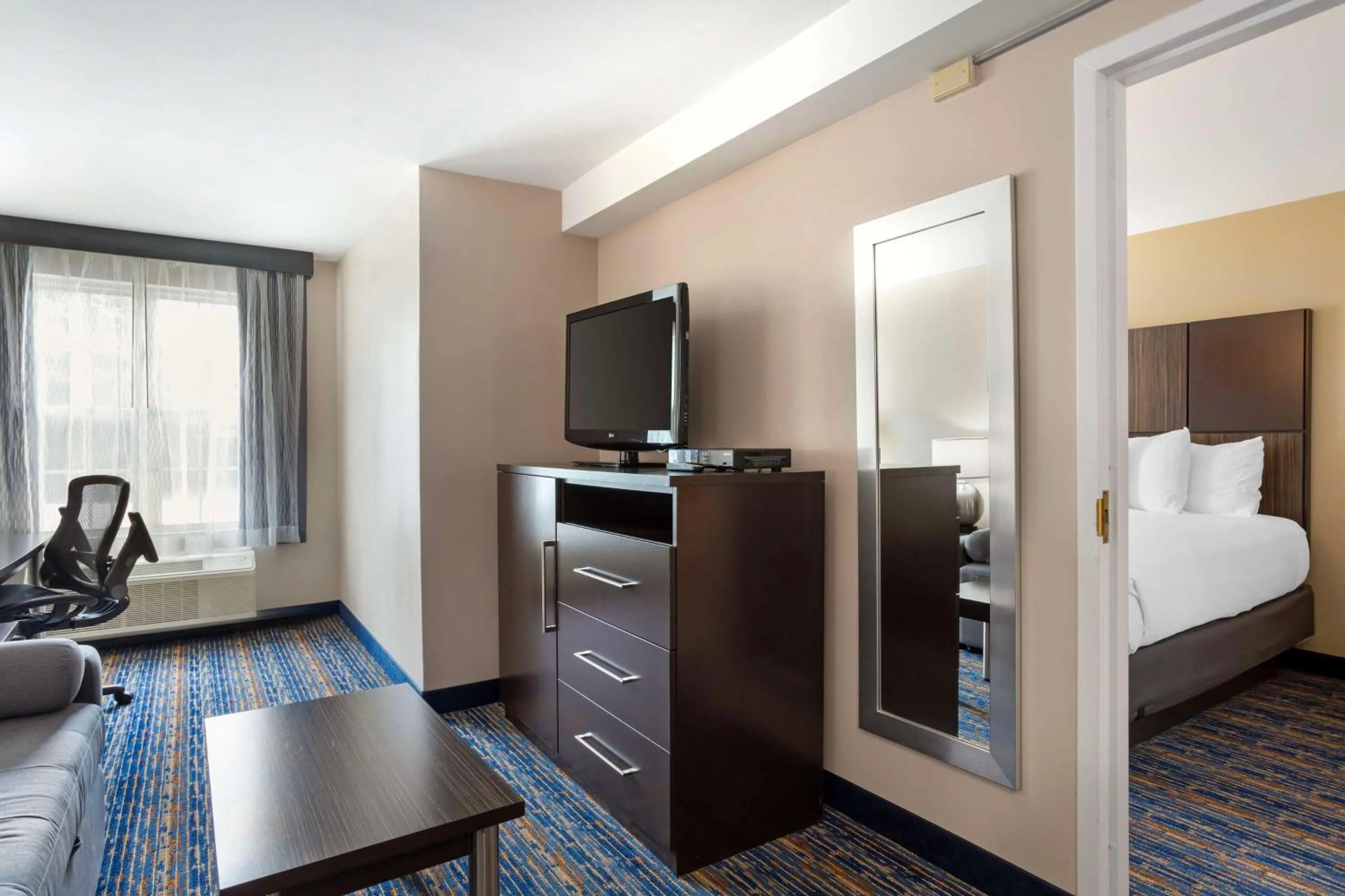 Bedroom, Bed in Best Western Plus Fairfield Hotel