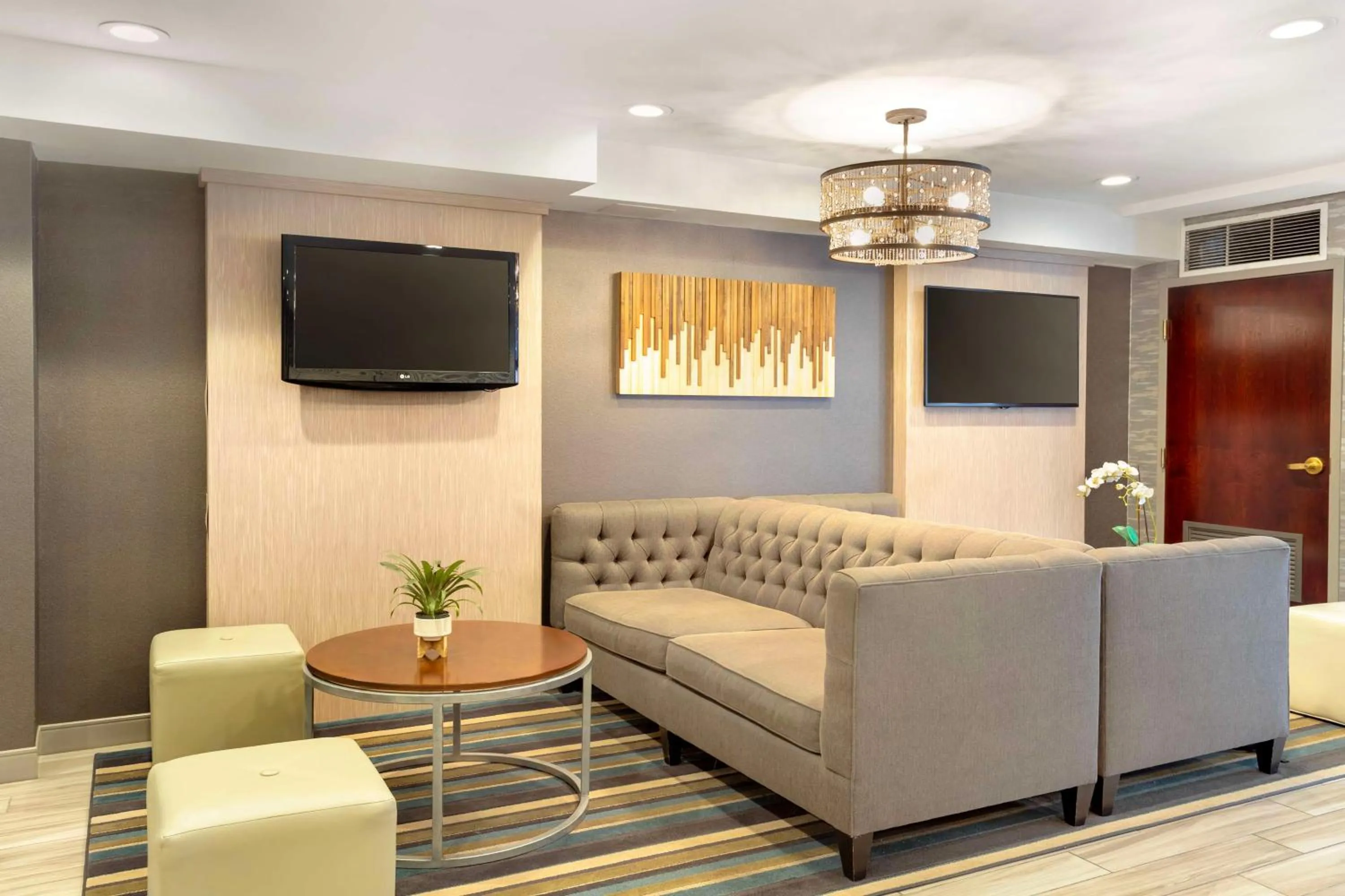 Lobby or reception in Best Western Plus Fairfield Hotel
