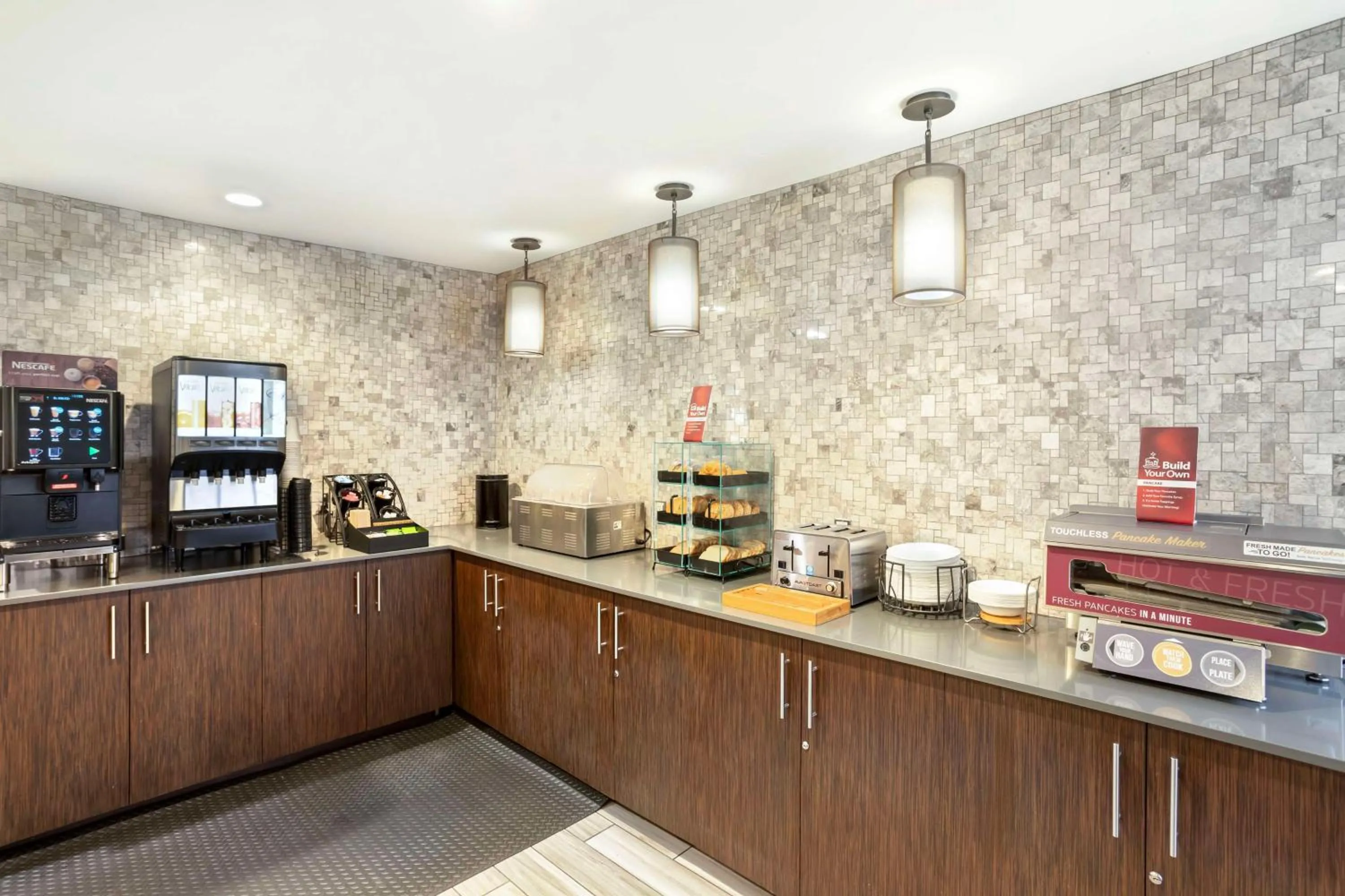 Breakfast in Best Western Plus Fairfield Hotel