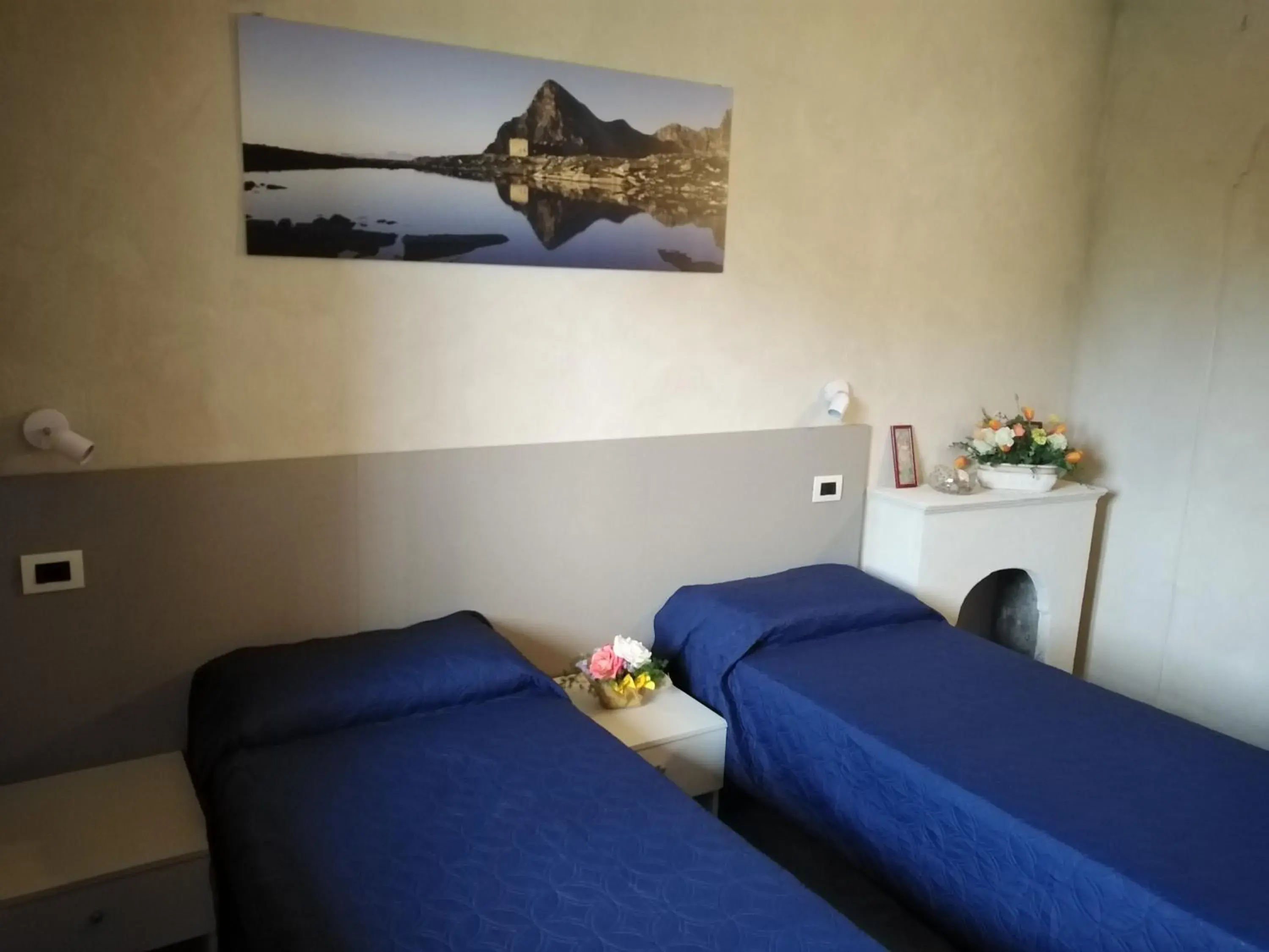 Twin Room with Private Bathroom - single occupancy in Ostello del Monastero Twin Room with Private Bathroom - single occupancy in Ostello del Monastero