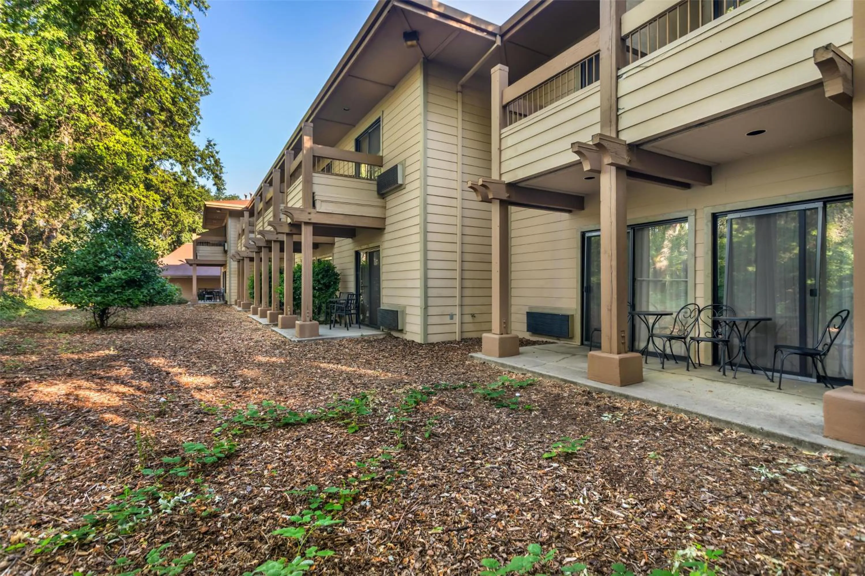 Property building in Best Western Plus Sonora Oaks Hotel and Conference Center