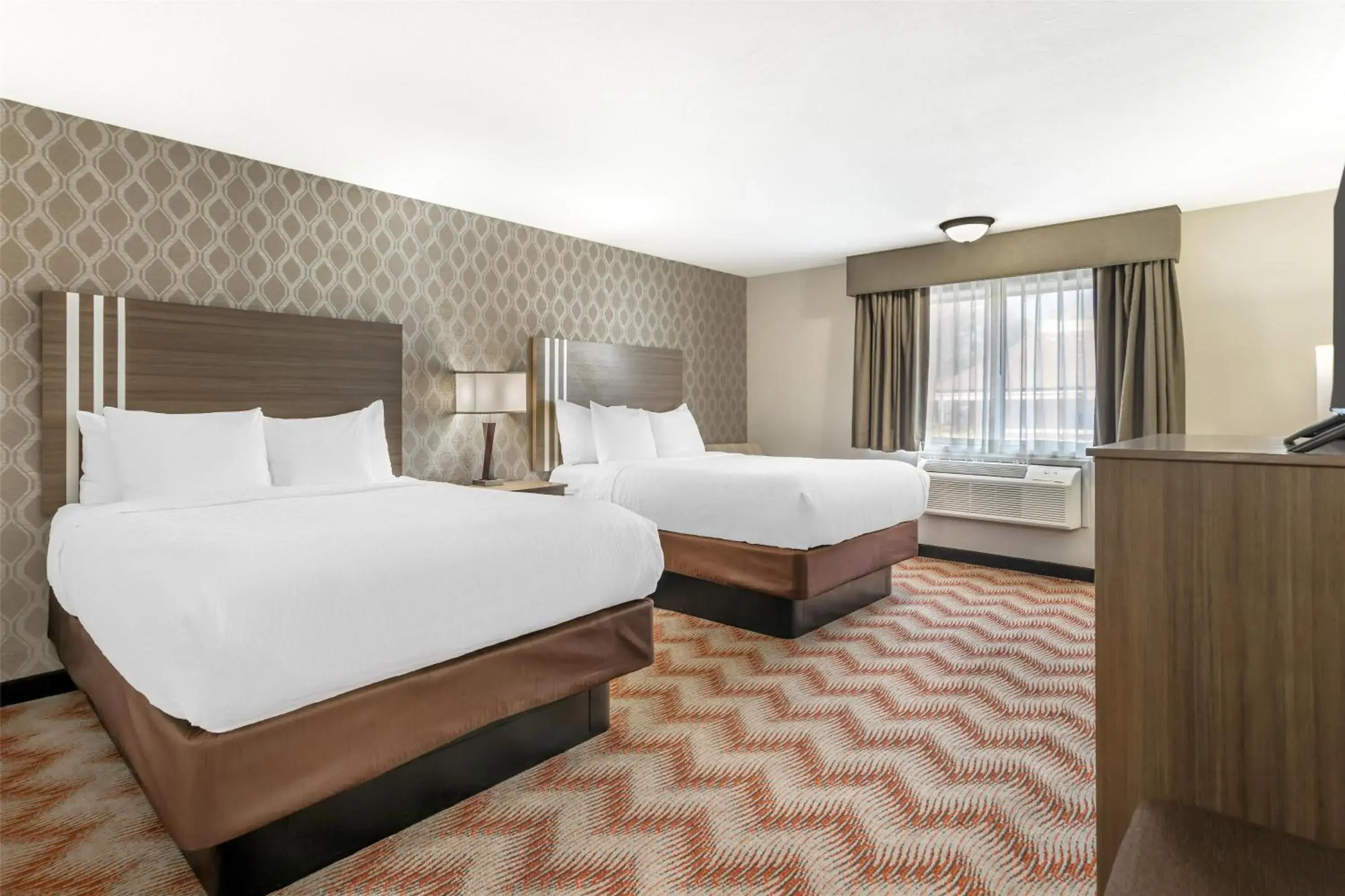 Queen Room with Two Queen Beds - Pet-Friendly/Non-Smoking in Best Western Plus Sonora Oaks Hotel and Conference Center Queen Room with Two Queen Beds - Pet-Friendly/Non-Smoking in Best Western Plus Sonora Oaks Hotel and Conference Center