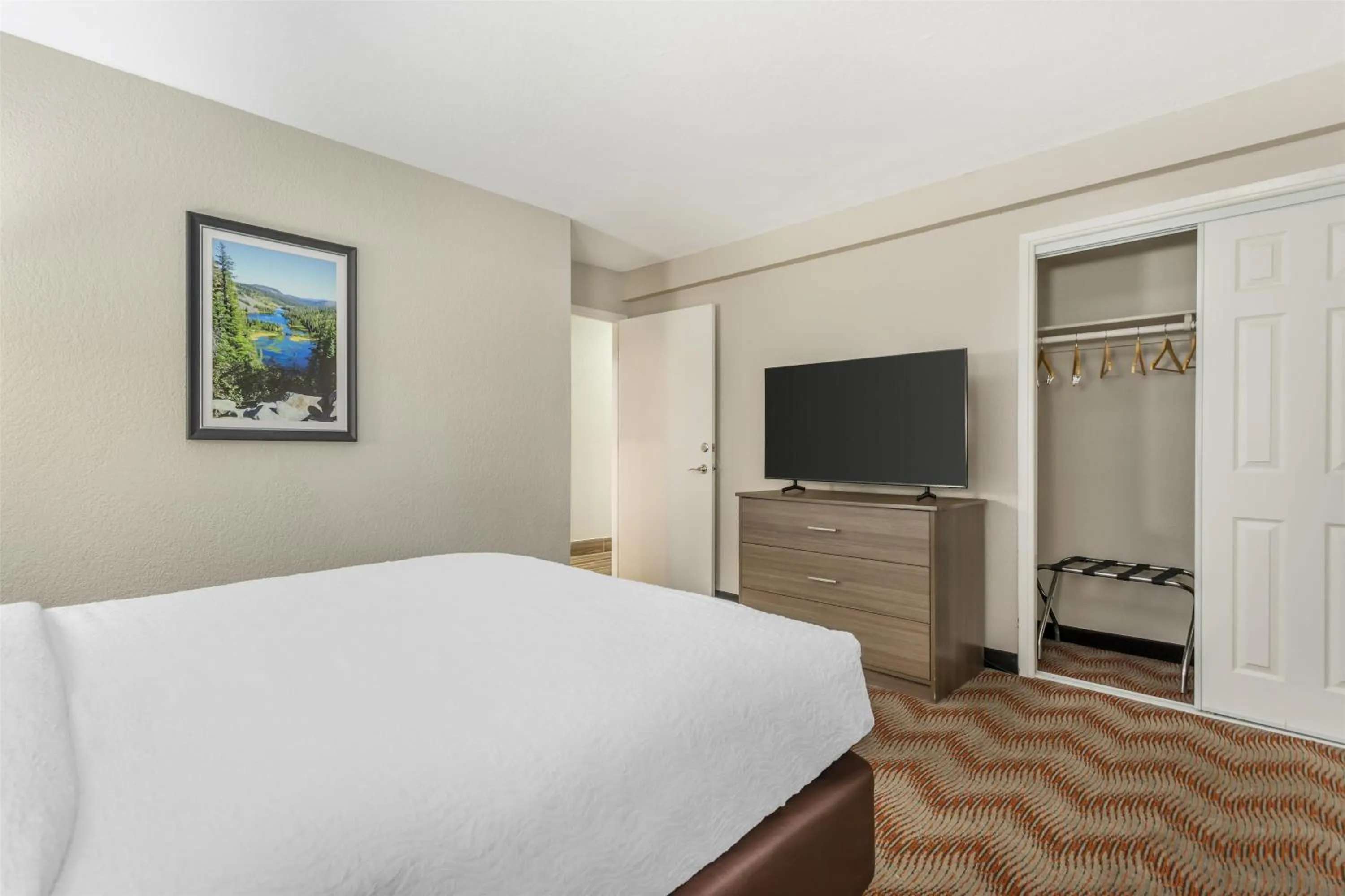 Photo of the whole room, Bed in Best Western Plus Sonora Oaks Hotel and Conference Center