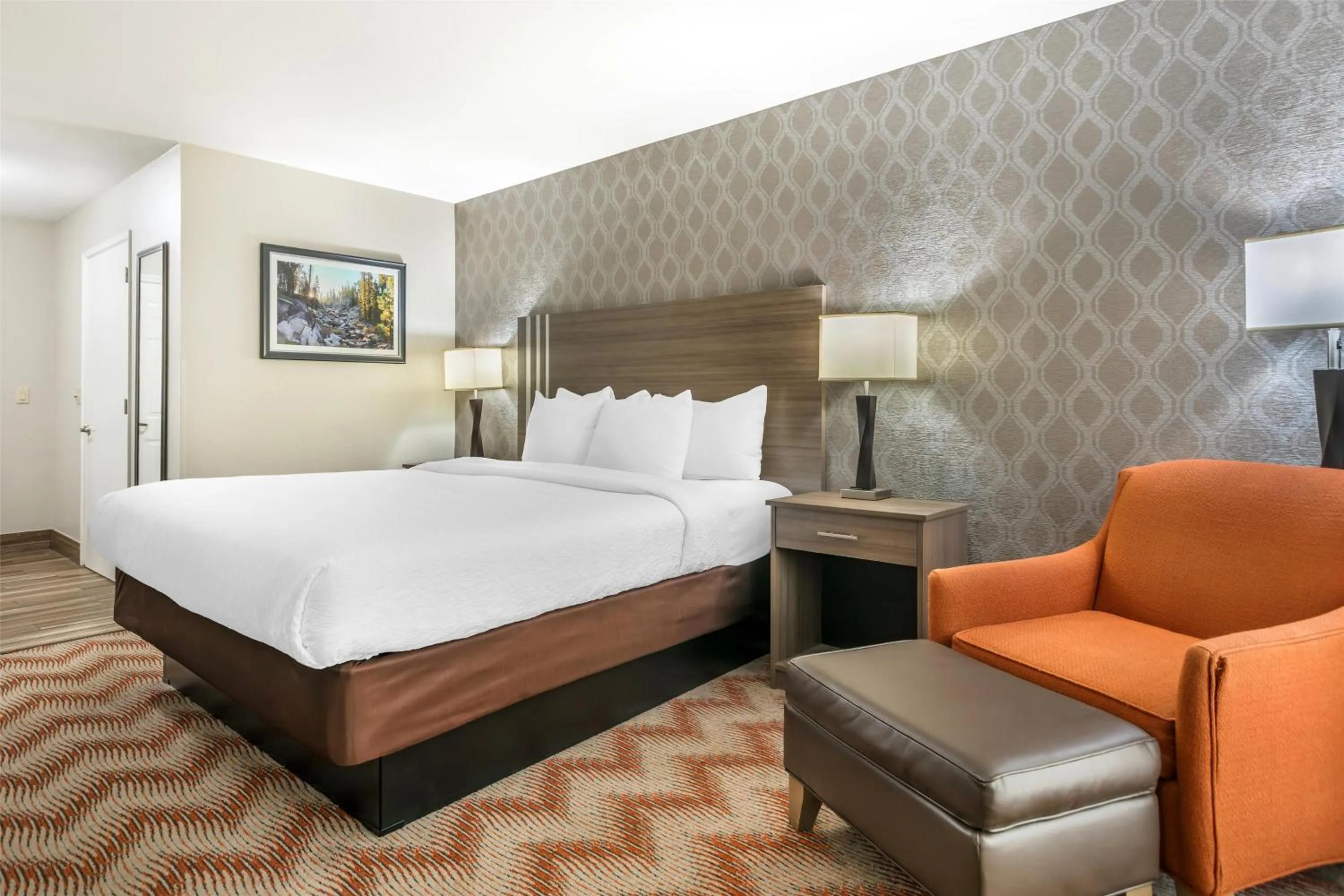 Bedroom, Bed in Best Western Plus Sonora Oaks Hotel and Conference Center