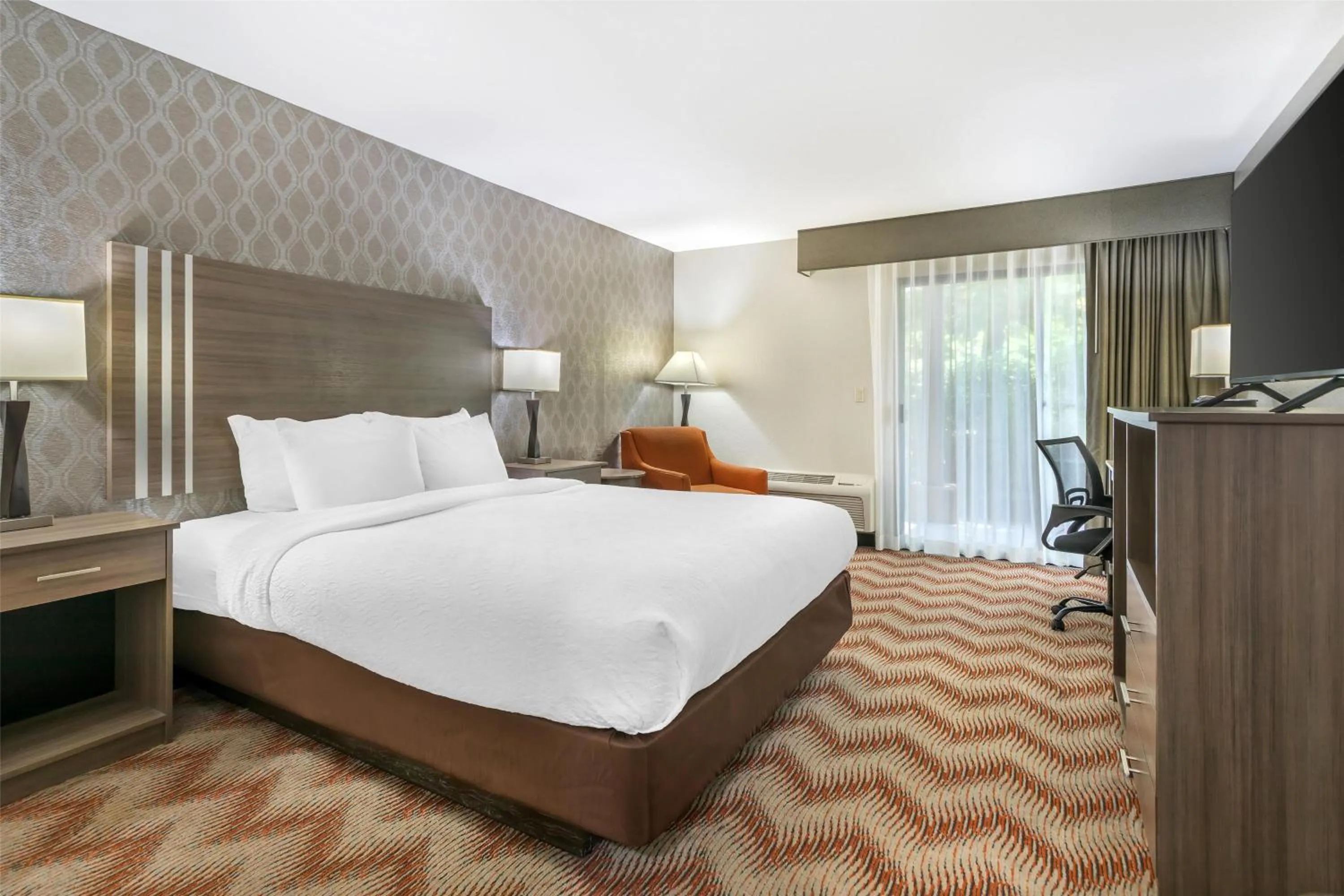 Bedroom, Bed in Best Western Plus Sonora Oaks Hotel and Conference Center