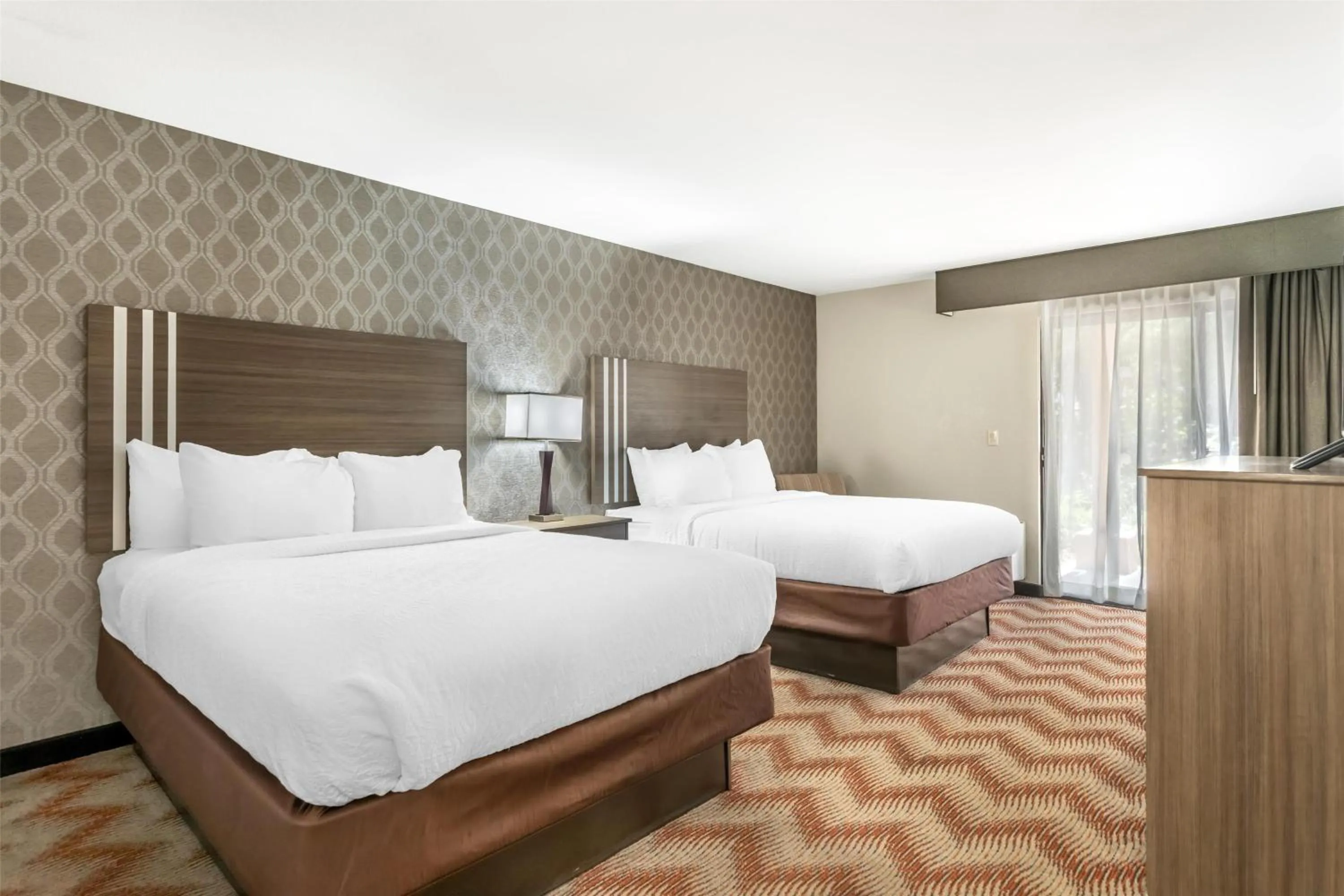 Bedroom, Bed in Best Western Plus Sonora Oaks Hotel and Conference Center