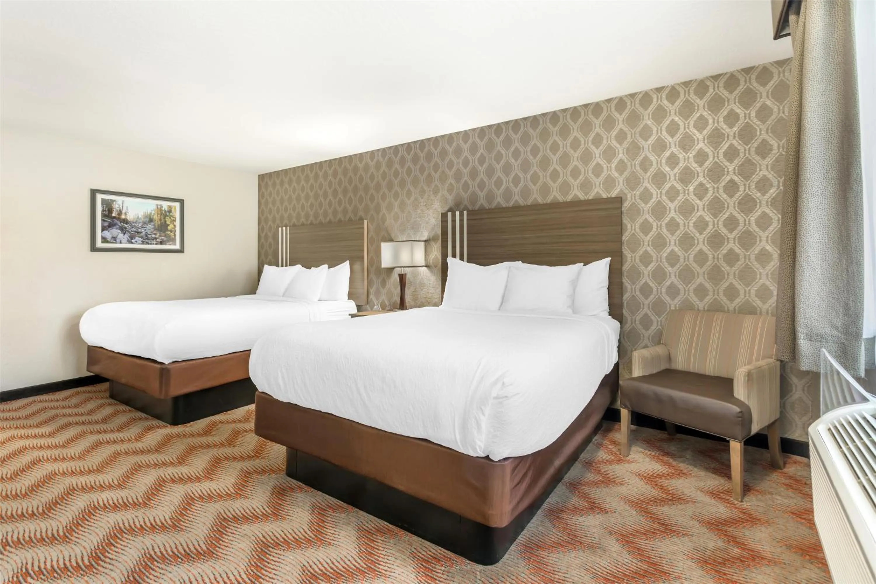 Bedroom, Bed in Best Western Plus Sonora Oaks Hotel and Conference Center